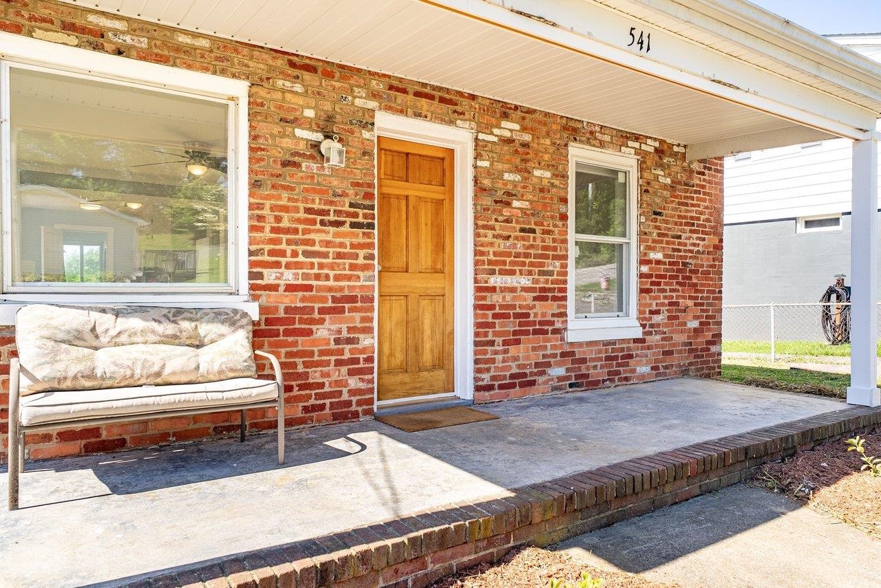 541 HULL ST, STAUNTON, Virginia 24401, 3 Bedrooms Bedrooms, ,2 BathroomsBathrooms,Residential,541 HULL ST,677835 MLS # 677835 541 HULL ST, STAUNTON, Virginia 24401, 3 Bedrooms Bedrooms, ,2 BathroomsBathrooms,Residential,541 HULL ST,677835 MLS # 677835