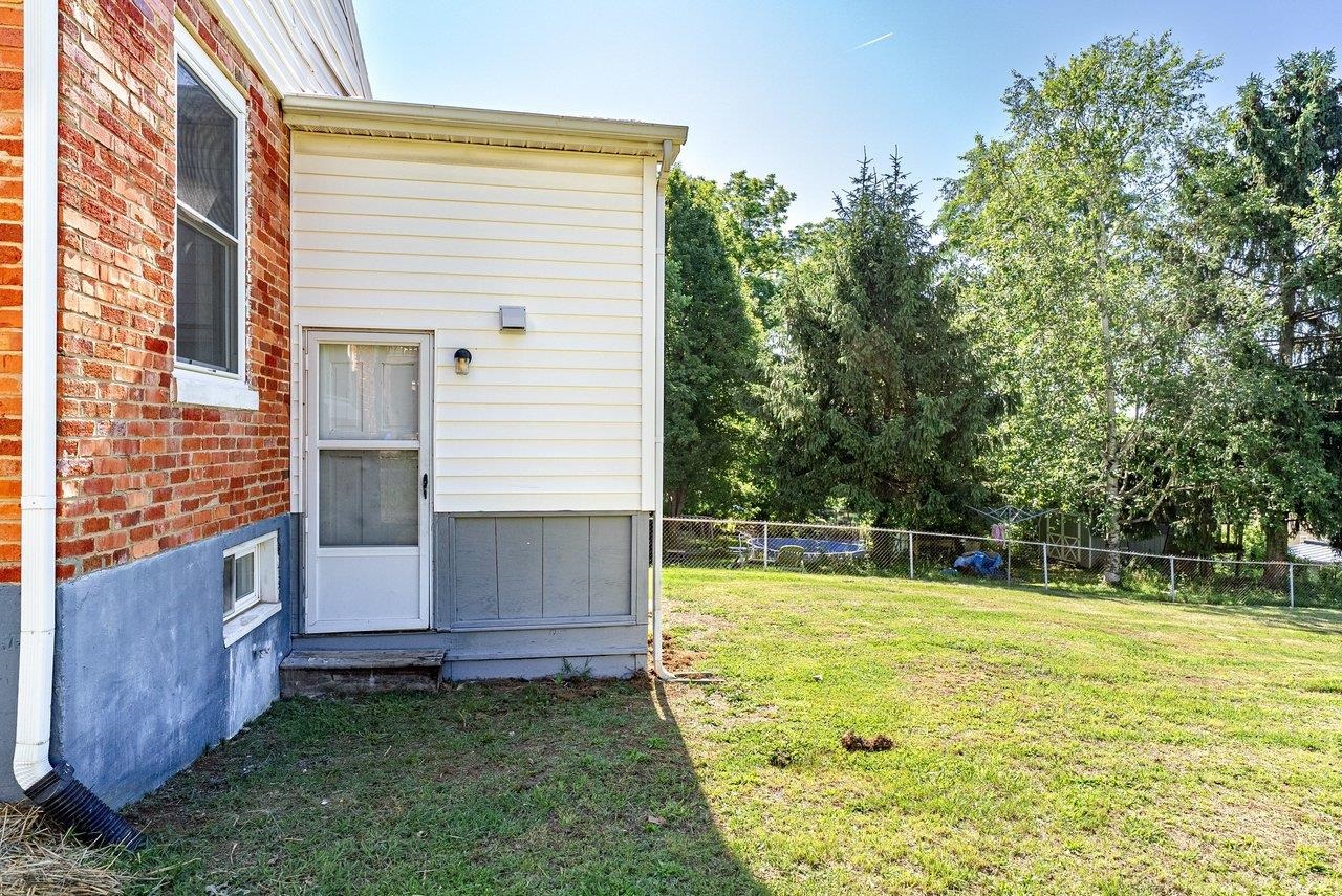 541 HULL ST, STAUNTON, Virginia 24401, 3 Bedrooms Bedrooms, ,2 BathroomsBathrooms,Residential,541 HULL ST,677835 MLS # 677835 541 HULL ST, STAUNTON, Virginia 24401, 3 Bedrooms Bedrooms, ,2 BathroomsBathrooms,Residential,541 HULL ST,677835 MLS # 677835