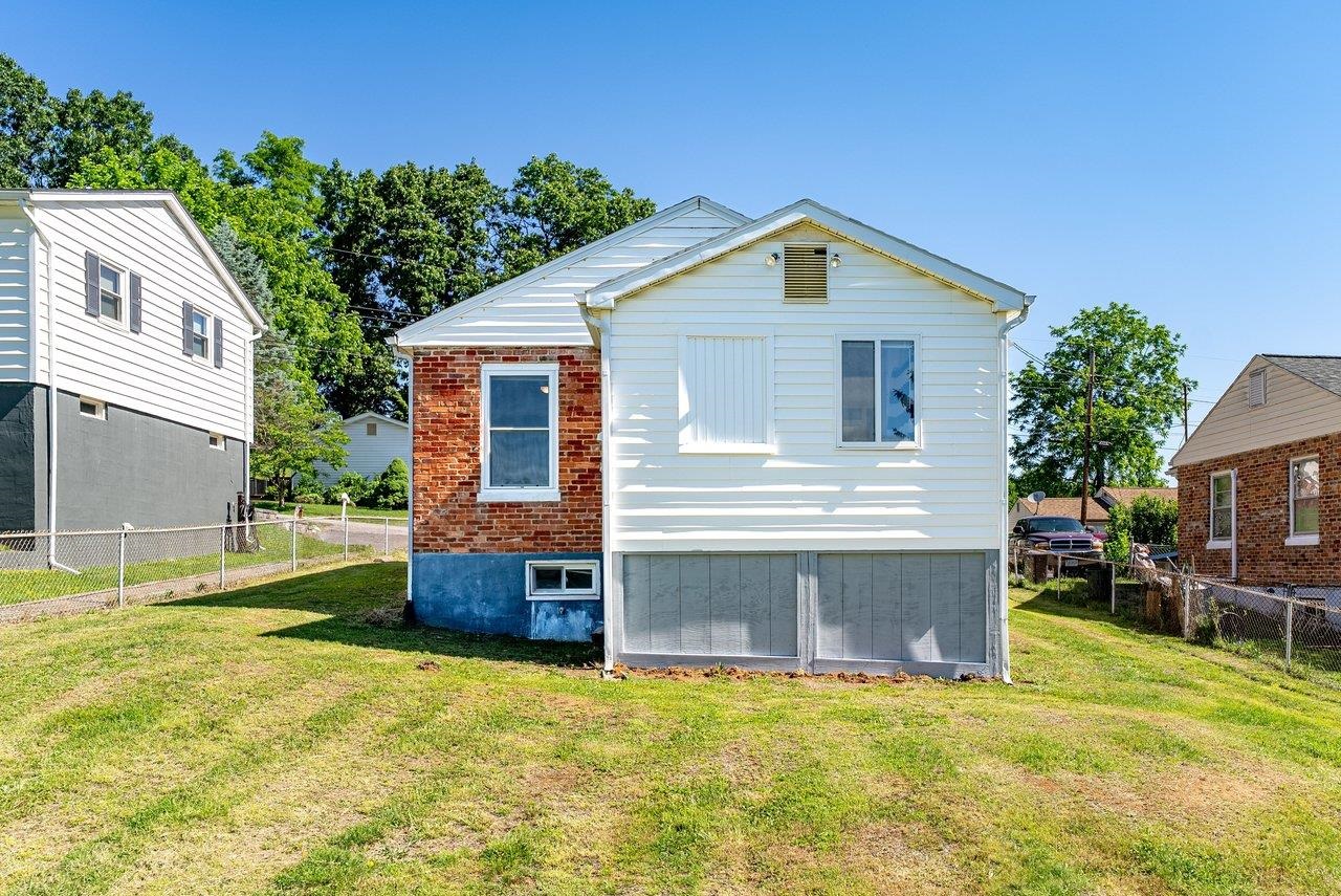 541 HULL ST, STAUNTON, Virginia 24401, 3 Bedrooms Bedrooms, ,2 BathroomsBathrooms,Residential,541 HULL ST,677835 MLS # 677835 541 HULL ST, STAUNTON, Virginia 24401, 3 Bedrooms Bedrooms, ,2 BathroomsBathrooms,Residential,541 HULL ST,677835 MLS # 677835