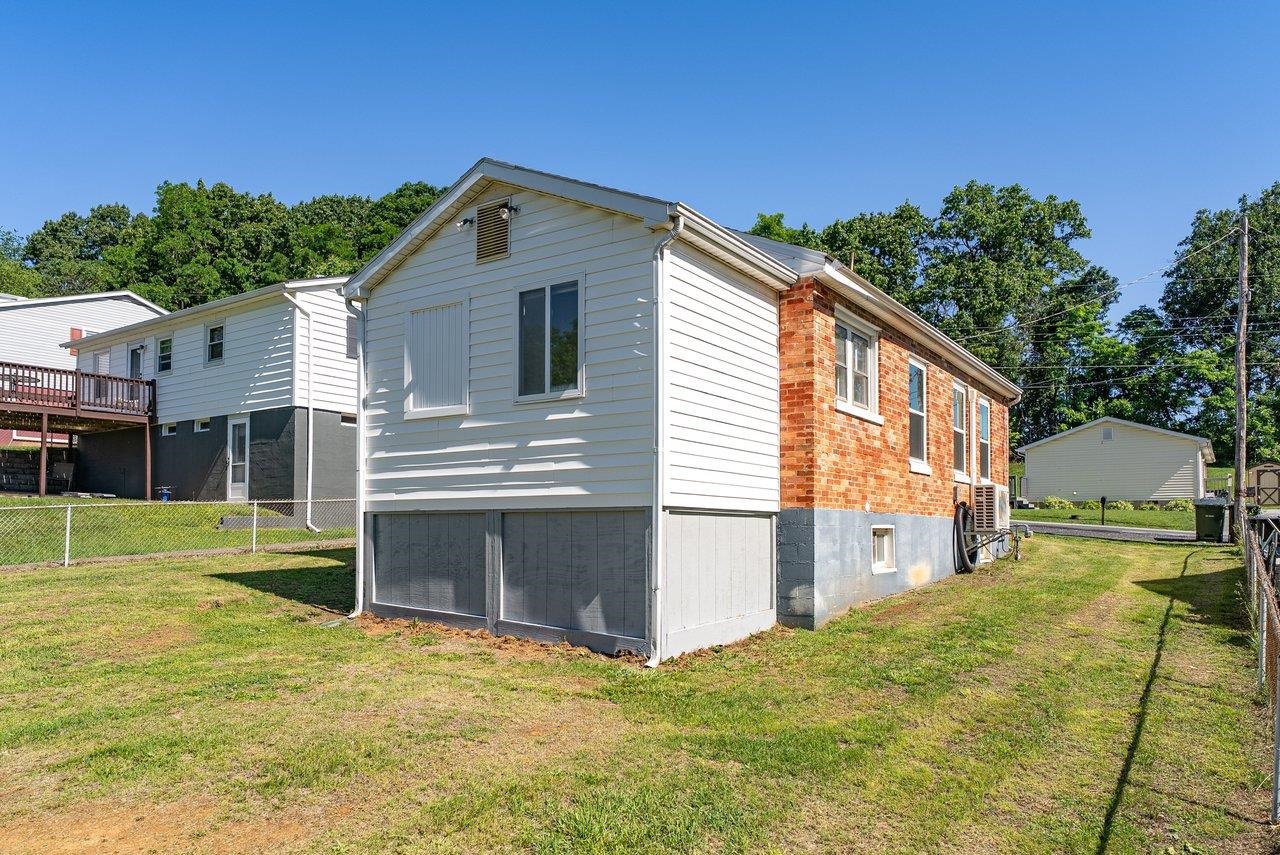 541 HULL ST, STAUNTON, Virginia 24401, 3 Bedrooms Bedrooms, ,2 BathroomsBathrooms,Residential,541 HULL ST,677835 MLS # 677835 541 HULL ST, STAUNTON, Virginia 24401, 3 Bedrooms Bedrooms, ,2 BathroomsBathrooms,Residential,541 HULL ST,677835 MLS # 677835