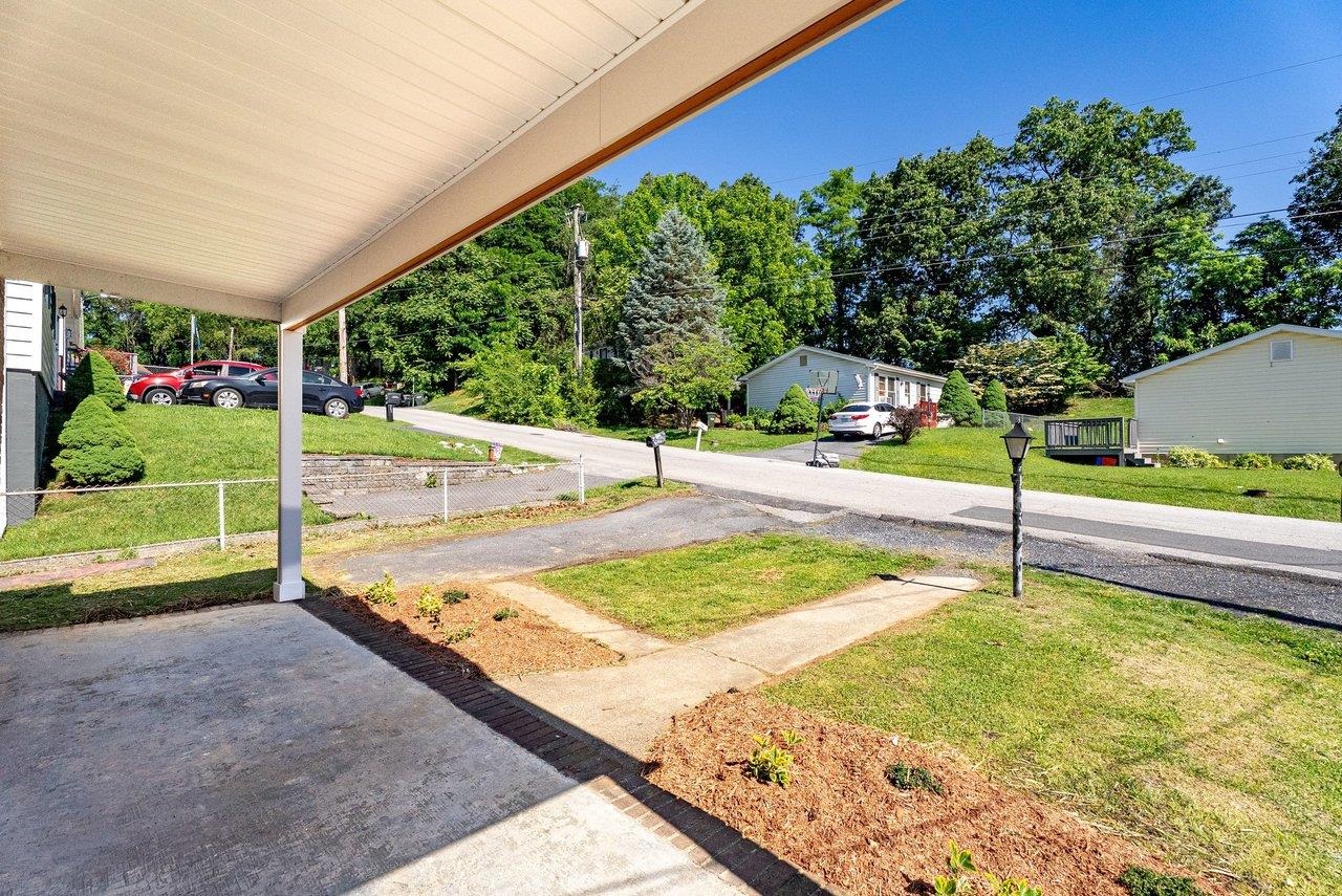 541 HULL ST, STAUNTON, Virginia 24401, 3 Bedrooms Bedrooms, ,2 BathroomsBathrooms,Residential,541 HULL ST,677835 MLS # 677835 541 HULL ST, STAUNTON, Virginia 24401, 3 Bedrooms Bedrooms, ,2 BathroomsBathrooms,Residential,541 HULL ST,677835 MLS # 677835