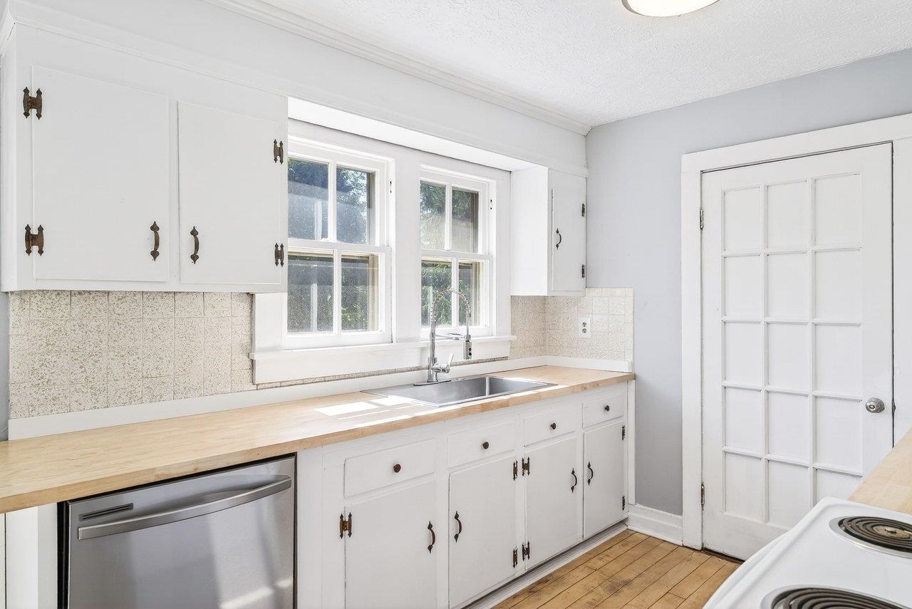 541 HULL ST, STAUNTON, Virginia 24401, 3 Bedrooms Bedrooms, ,2 BathroomsBathrooms,Residential,541 HULL ST,677835 MLS # 677835 541 HULL ST, STAUNTON, Virginia 24401, 3 Bedrooms Bedrooms, ,2 BathroomsBathrooms,Residential,541 HULL ST,677835 MLS # 677835