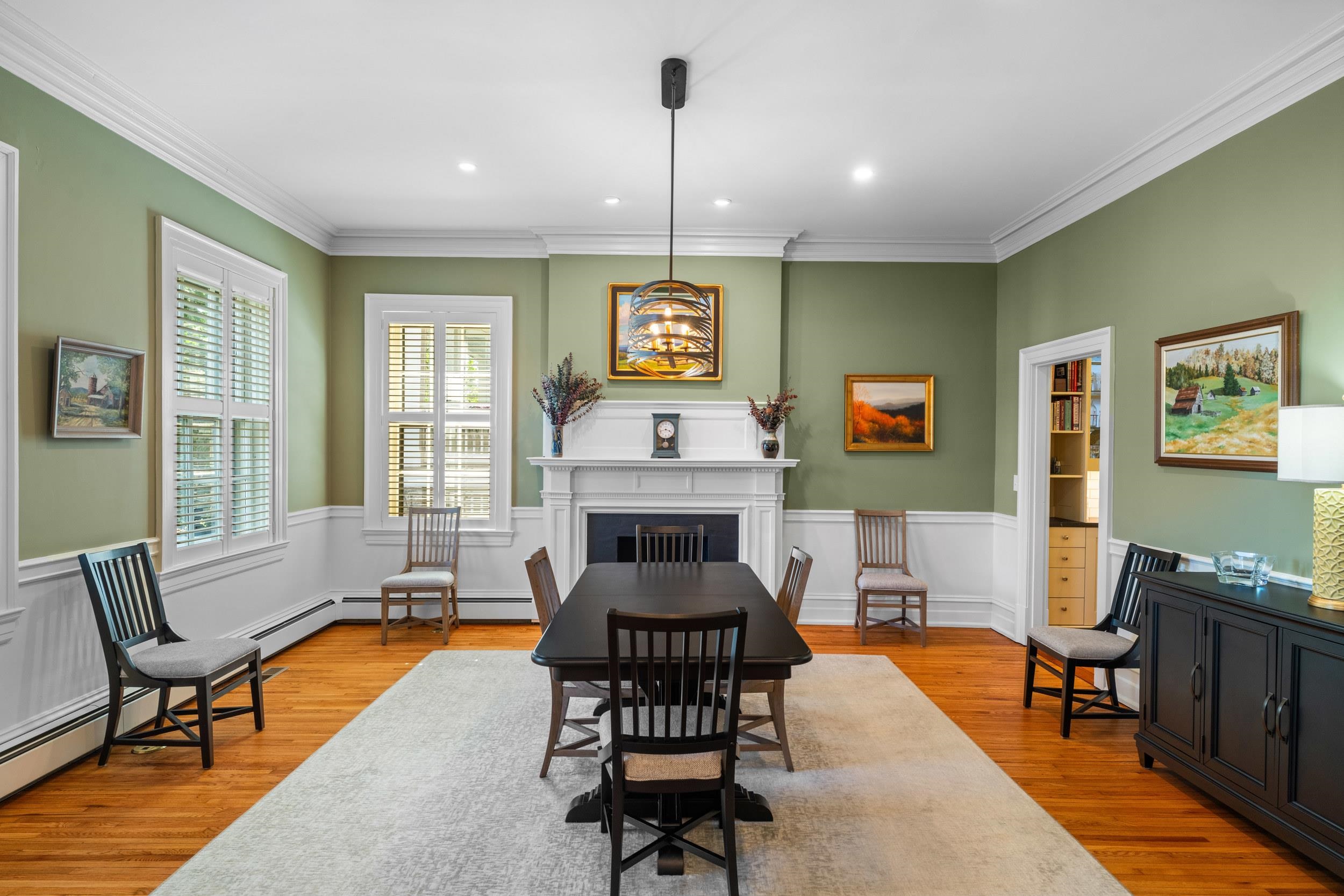 305 E BEVERLEY ST, STAUNTON, Virginia 24401, 4 Bedrooms Bedrooms, ,2 BathroomsBathrooms,Residential,305 E BEVERLEY ST,677841 MLS # 677841