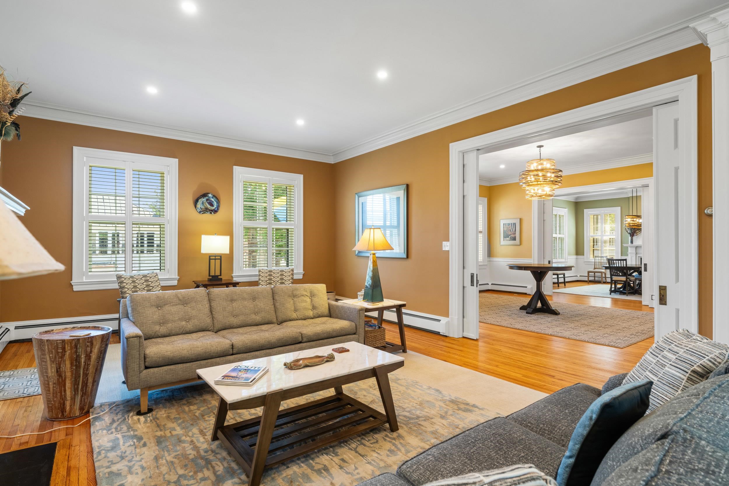 305 E BEVERLEY ST, STAUNTON, Virginia 24401, 4 Bedrooms Bedrooms, ,2 BathroomsBathrooms,Residential,305 E BEVERLEY ST,677841 MLS # 677841