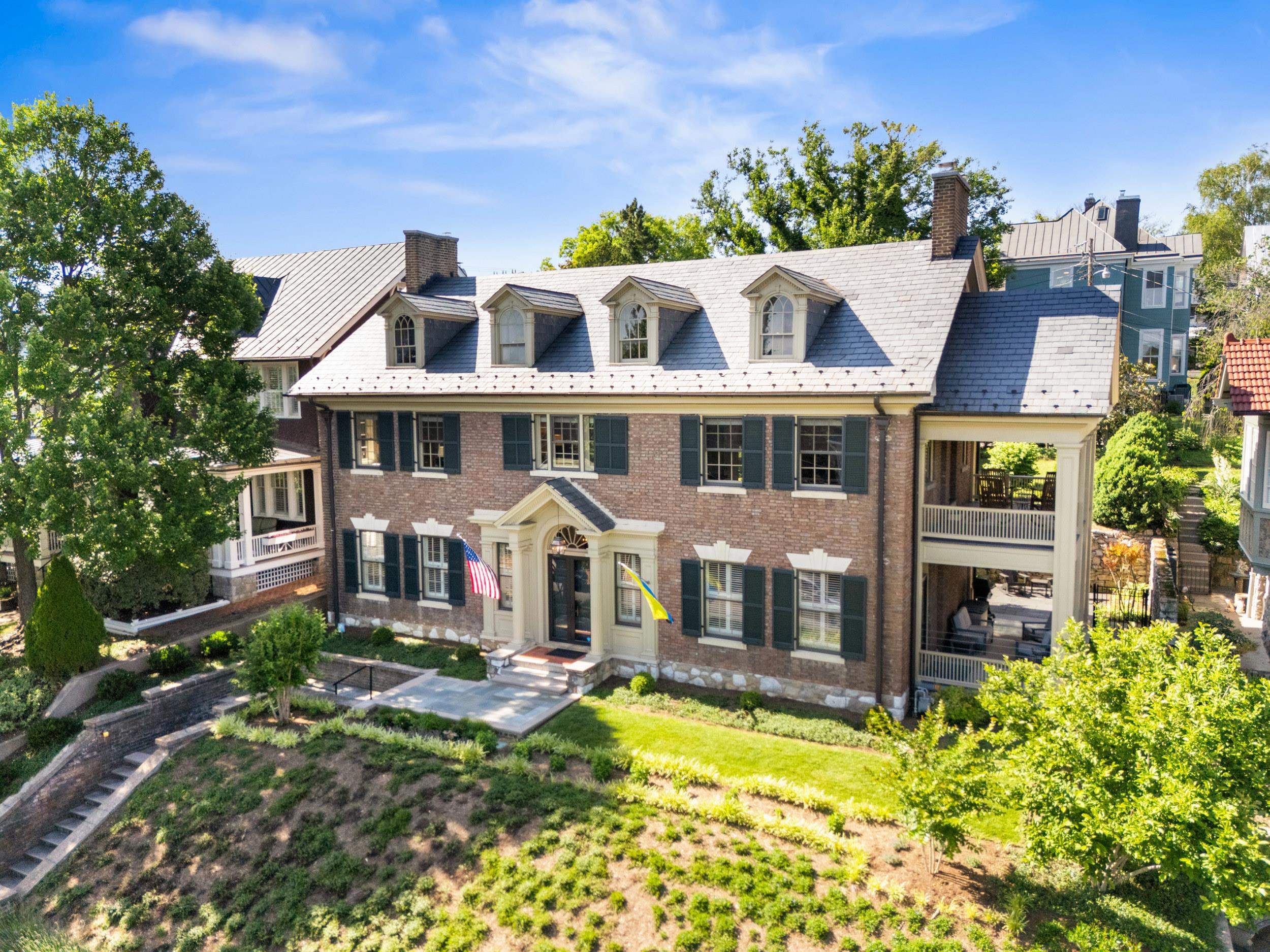 305 E BEVERLEY ST, STAUNTON, Virginia 24401, 4 Bedrooms Bedrooms, ,2 BathroomsBathrooms,Residential,305 E BEVERLEY ST,677841 MLS # 677841
