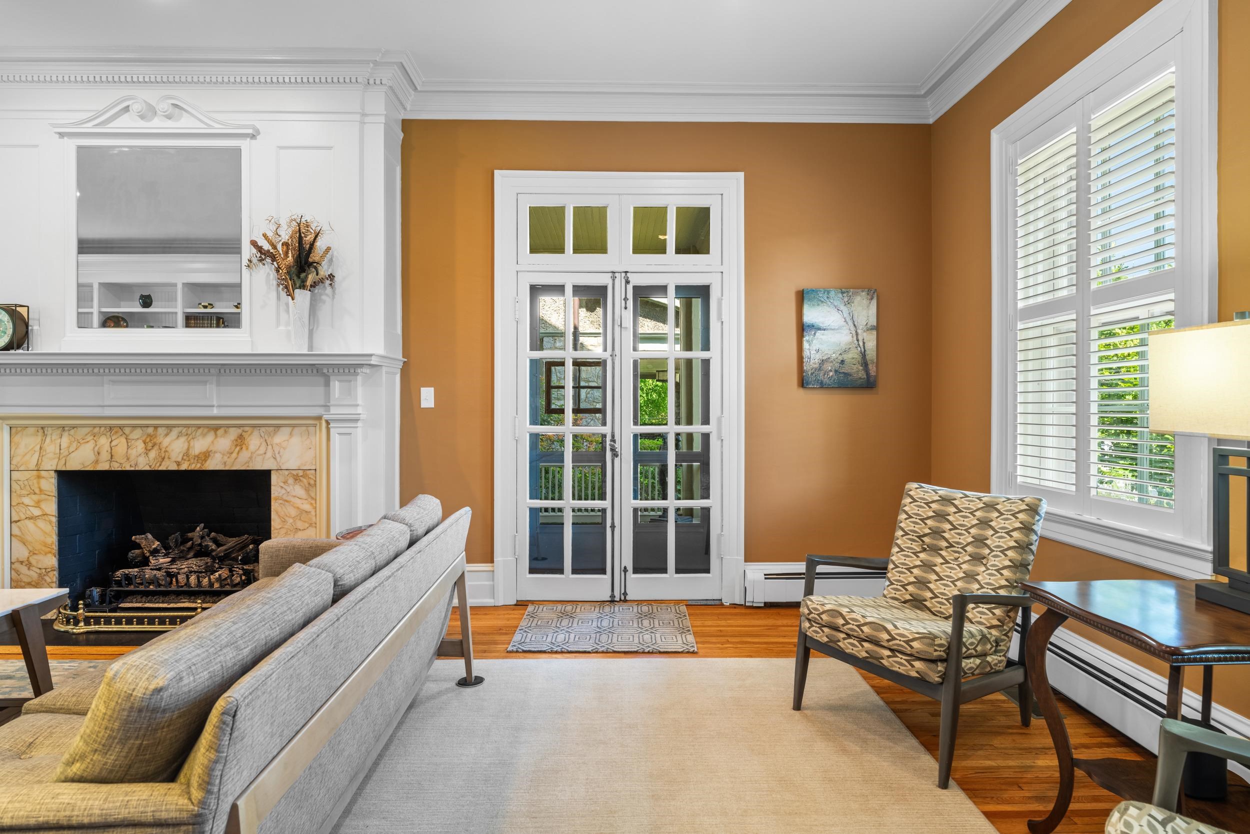305 E BEVERLEY ST, STAUNTON, Virginia 24401, 4 Bedrooms Bedrooms, ,2 BathroomsBathrooms,Residential,305 E BEVERLEY ST,677841 MLS # 677841