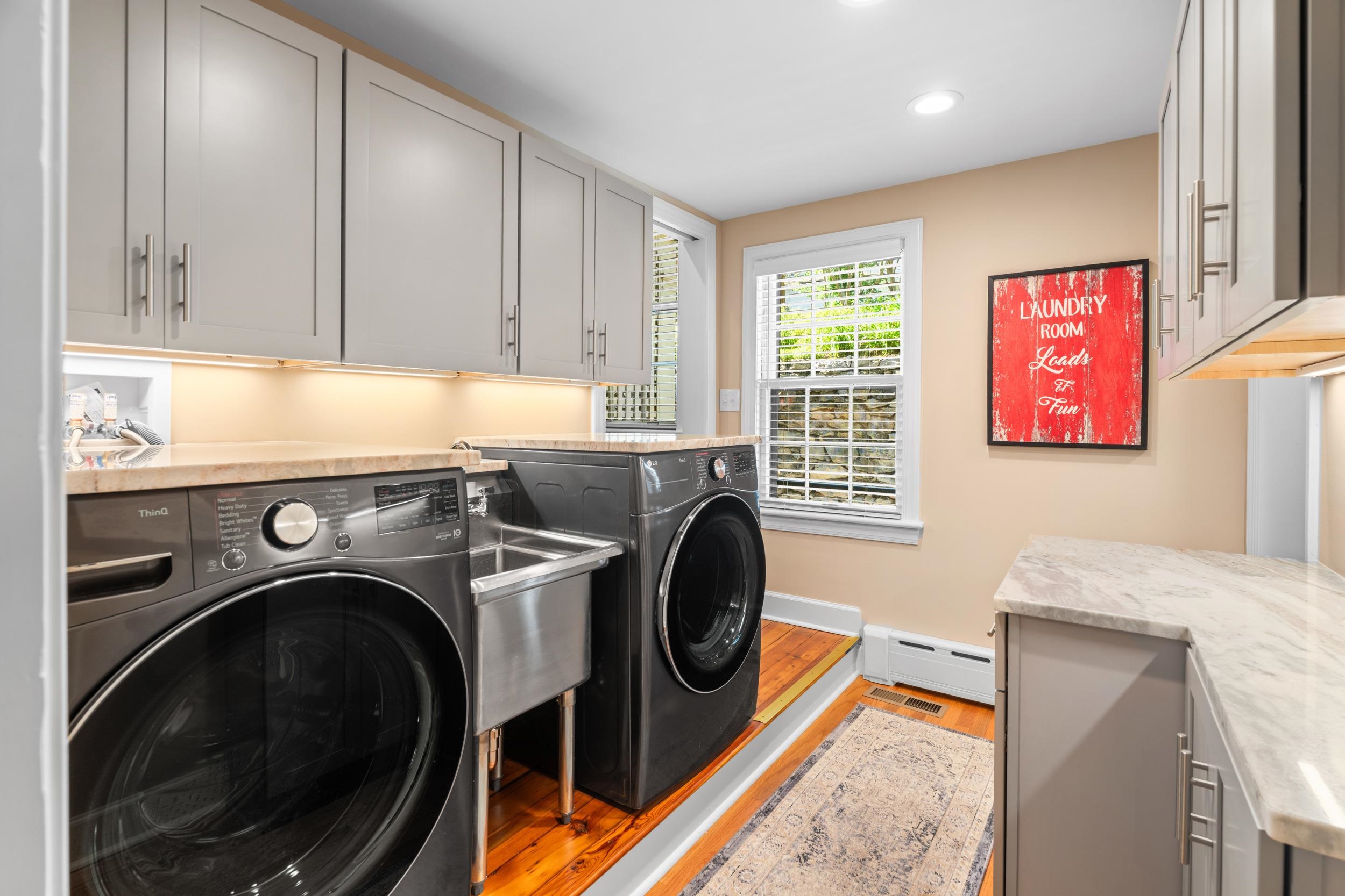 305 E BEVERLEY ST, STAUNTON, Virginia 24401, 4 Bedrooms Bedrooms, ,2 BathroomsBathrooms,Residential,305 E BEVERLEY ST,677841 MLS # 677841