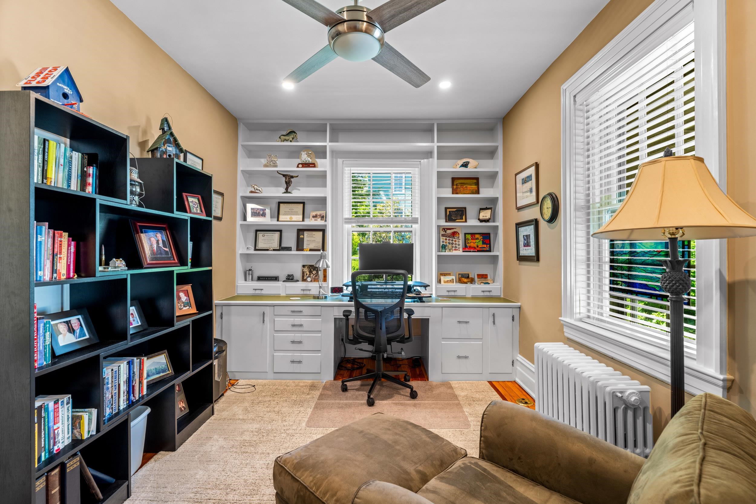 305 E BEVERLEY ST, STAUNTON, Virginia 24401, 4 Bedrooms Bedrooms, ,2 BathroomsBathrooms,Residential,305 E BEVERLEY ST,677841 MLS # 677841