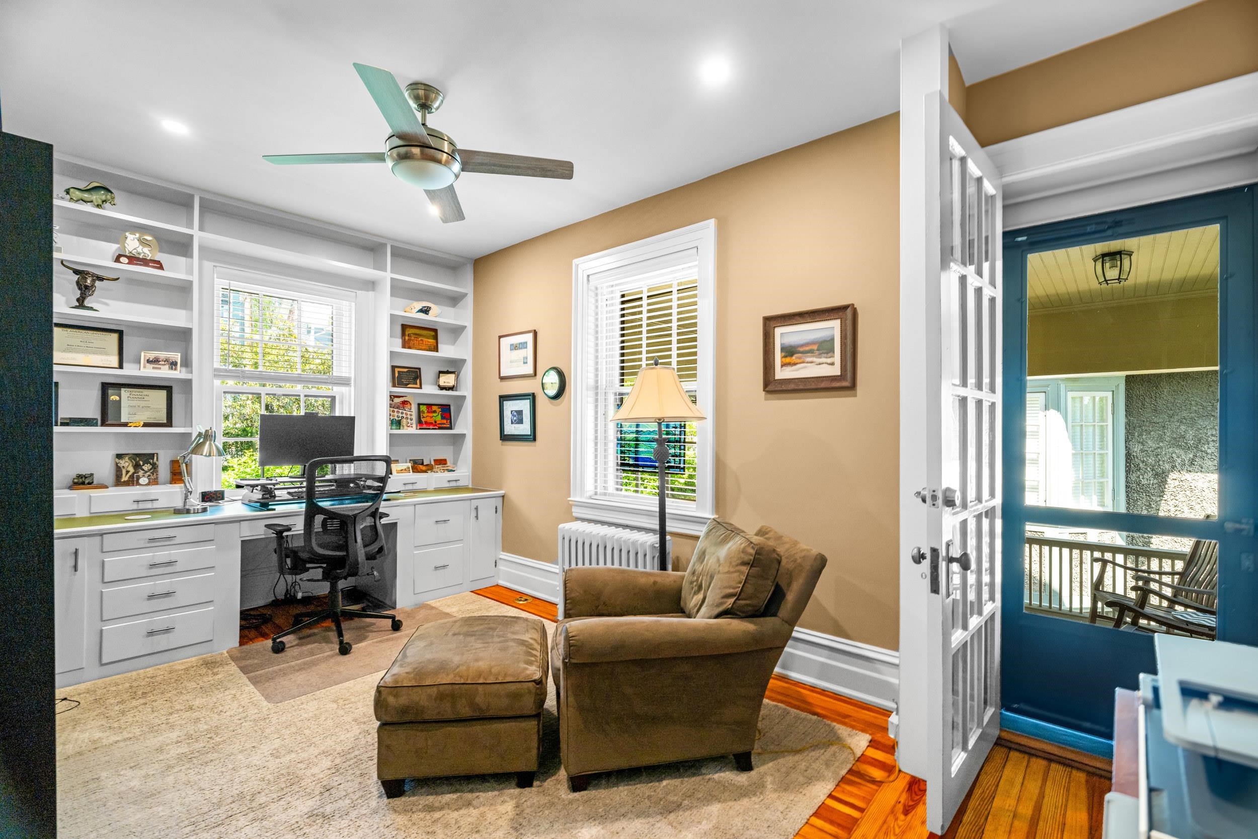 305 E BEVERLEY ST, STAUNTON, Virginia 24401, 4 Bedrooms Bedrooms, ,2 BathroomsBathrooms,Residential,305 E BEVERLEY ST,677841 MLS # 677841