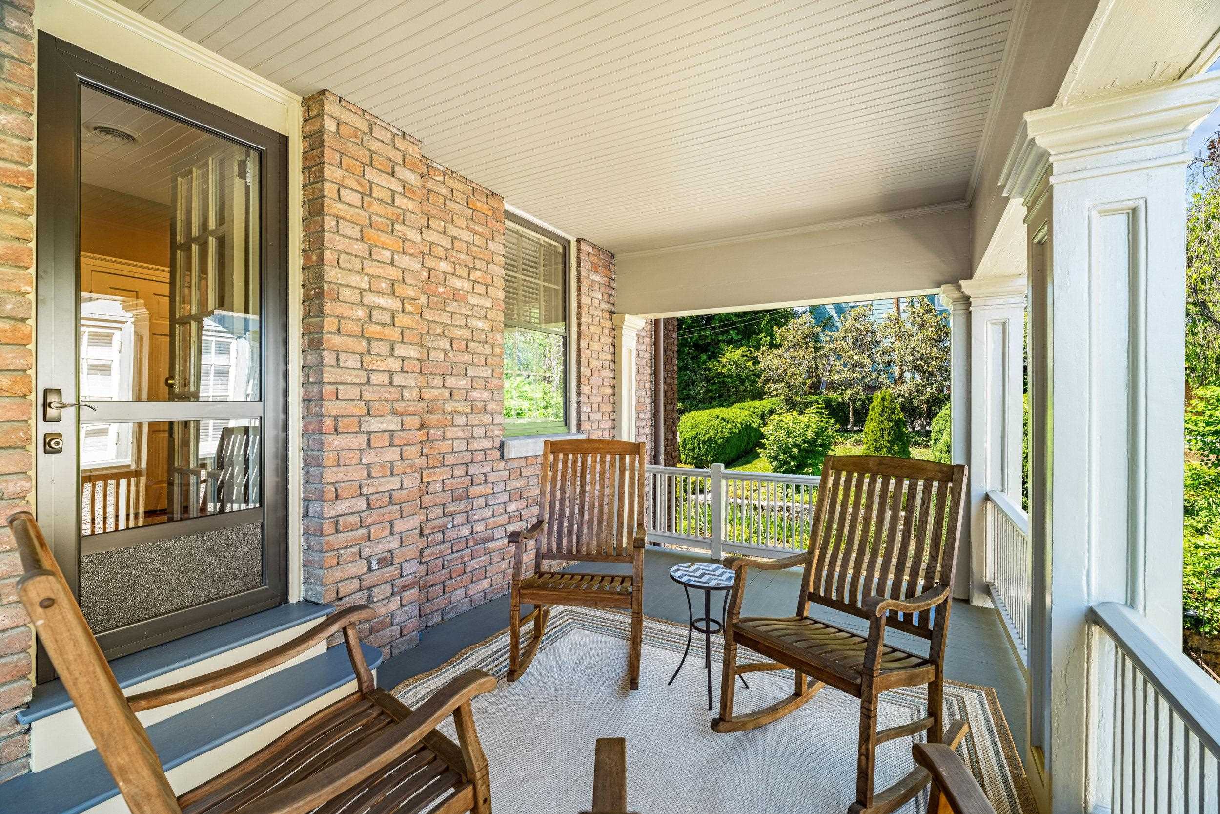 305 E BEVERLEY ST, STAUNTON, Virginia 24401, 4 Bedrooms Bedrooms, ,2 BathroomsBathrooms,Residential,305 E BEVERLEY ST,677841 MLS # 677841