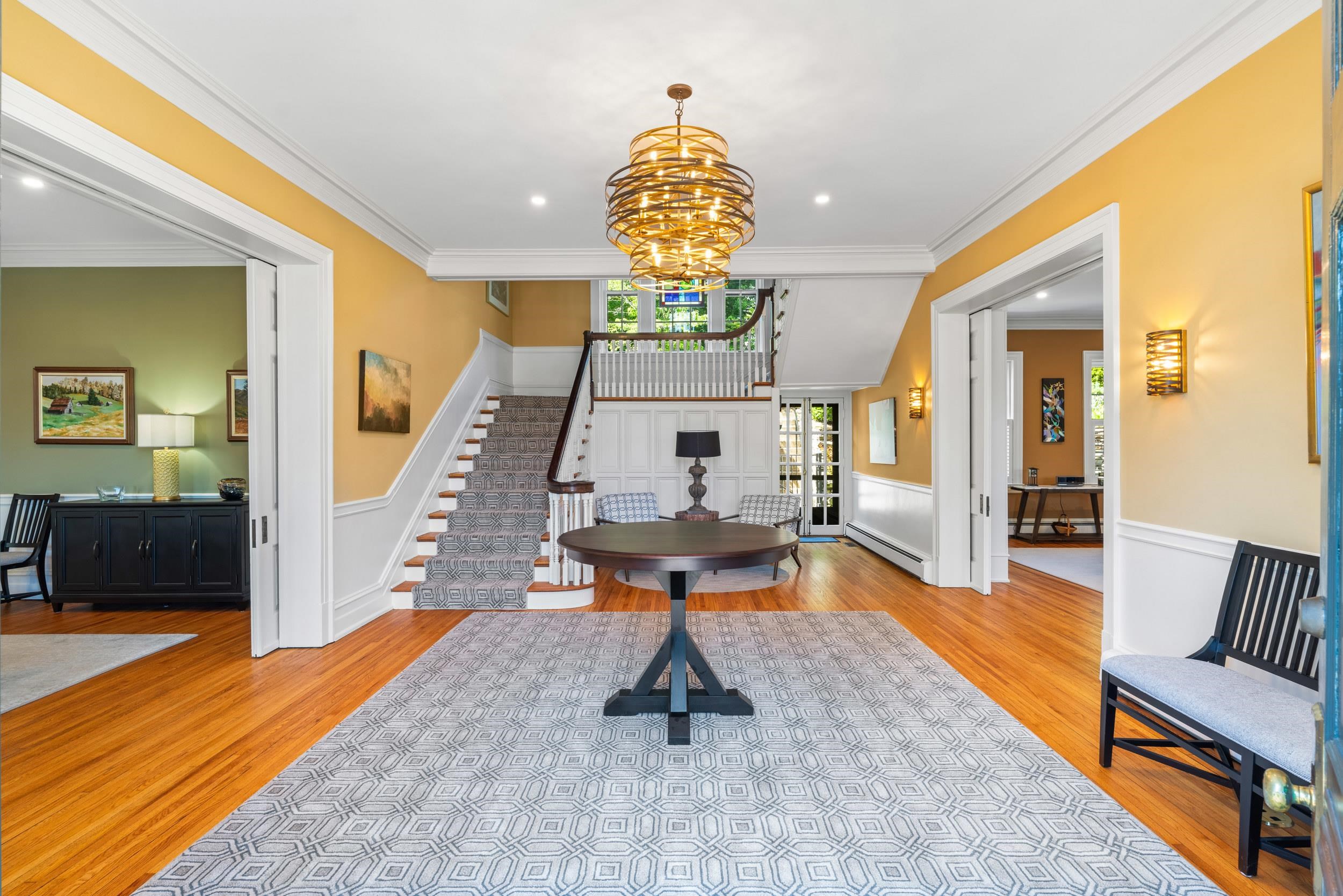305 E BEVERLEY ST, STAUNTON, Virginia 24401, 4 Bedrooms Bedrooms, ,2 BathroomsBathrooms,Residential,305 E BEVERLEY ST,677841 MLS # 677841