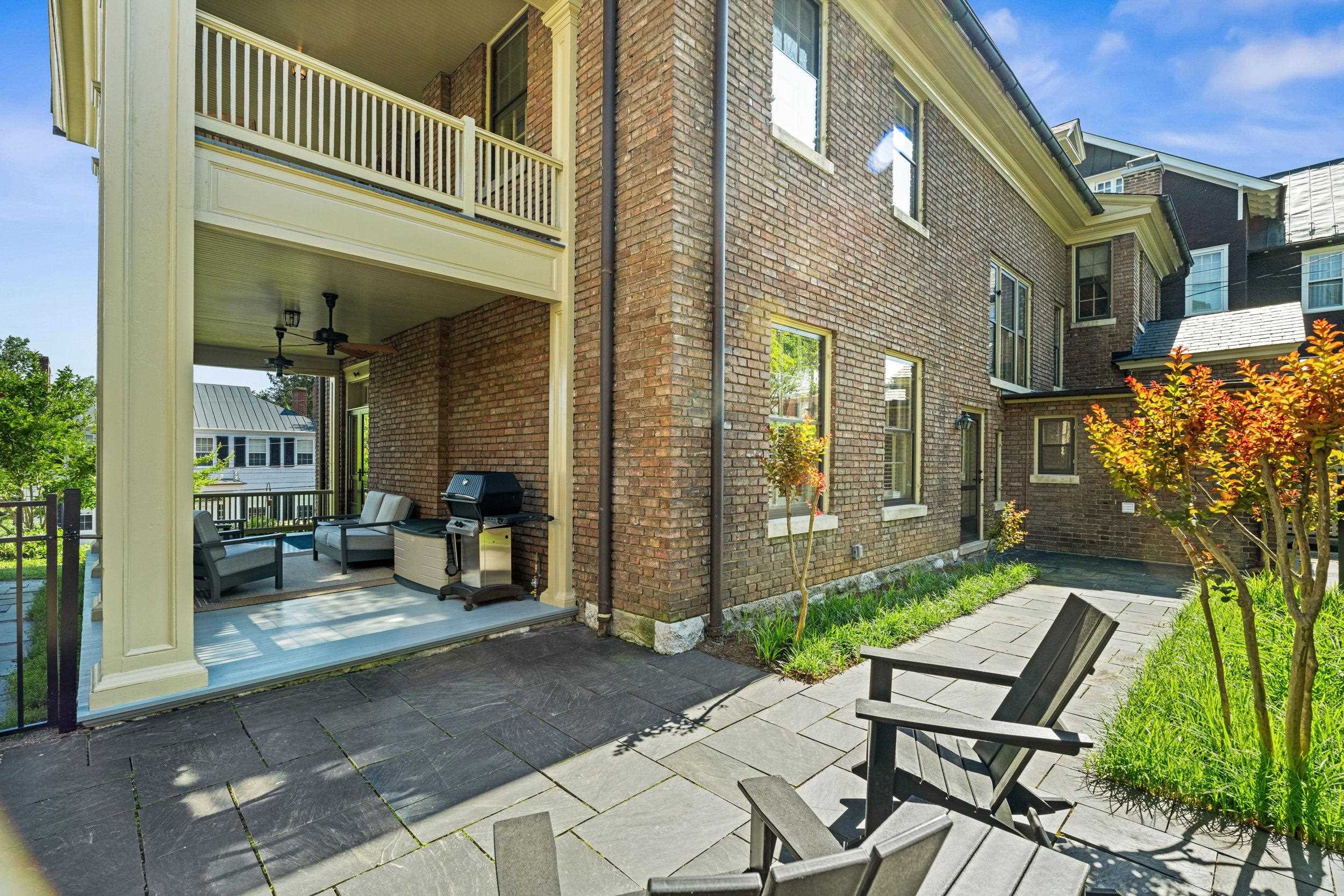 305 E BEVERLEY ST, STAUNTON, Virginia 24401, 4 Bedrooms Bedrooms, ,2 BathroomsBathrooms,Residential,305 E BEVERLEY ST,677841 MLS # 677841