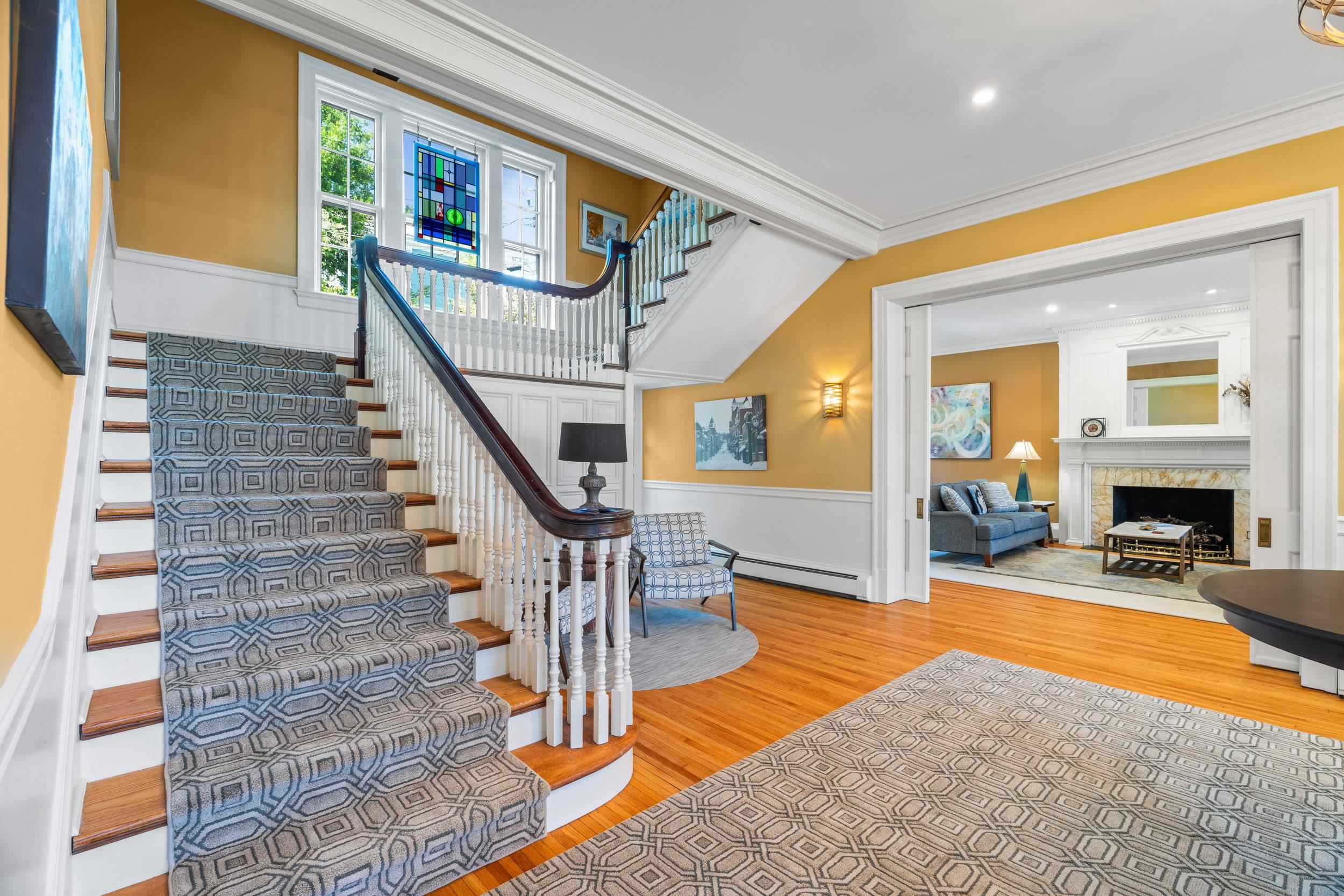305 E BEVERLEY ST, STAUNTON, Virginia 24401, 4 Bedrooms Bedrooms, ,2 BathroomsBathrooms,Residential,305 E BEVERLEY ST,677841 MLS # 677841
