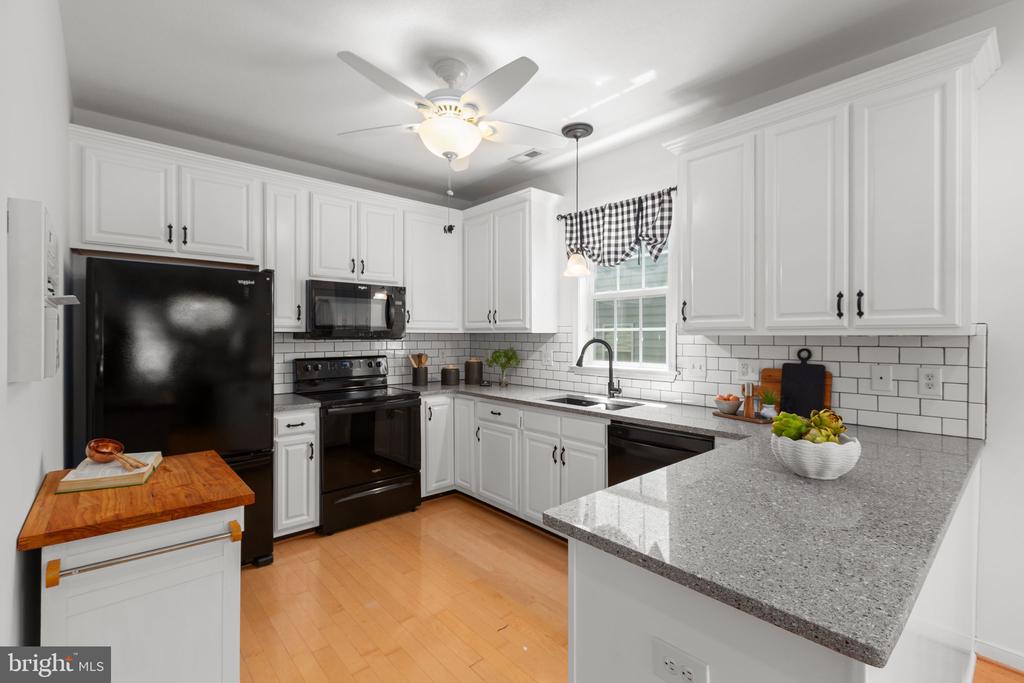 11921 LEGACY WOODS DR, FREDERICKSBURG, Virginia 22407, 3 Bedrooms Bedrooms, ,2 BathroomsBathrooms,Residential,11921 LEGACY WOODS DR,VASP2042472 MLS # VASP2042472