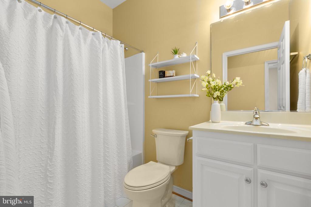 11921 LEGACY WOODS DR, FREDERICKSBURG, Virginia 22407, 3 Bedrooms Bedrooms, ,2 BathroomsBathrooms,Residential,11921 LEGACY WOODS DR,VASP2042472 MLS # VASP2042472
