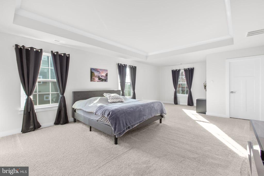 12301 FAWN LAKE PKWY, SPOTSYLVANIA, Virginia 22551, 5 Bedrooms Bedrooms, ,3 BathroomsBathrooms,Residential,12301 FAWN LAKE PKWY,VASP2042478 MLS # VASP2042478