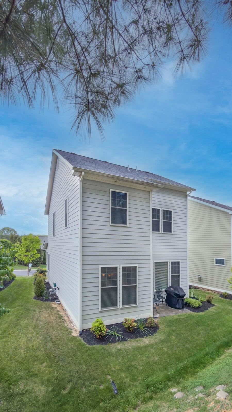 HOA covers landscaping and lawn care, gutter maintenance, and snow removal, supporting a simplified ownership experience.