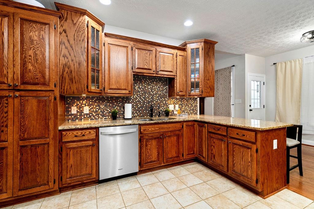 14 OLD OAK DR, STUARTS DRAFT, Virginia 24477, 3 Bedrooms Bedrooms, ,2 BathroomsBathrooms,Residential,14 OLD OAK DR,677867 MLS # 677867