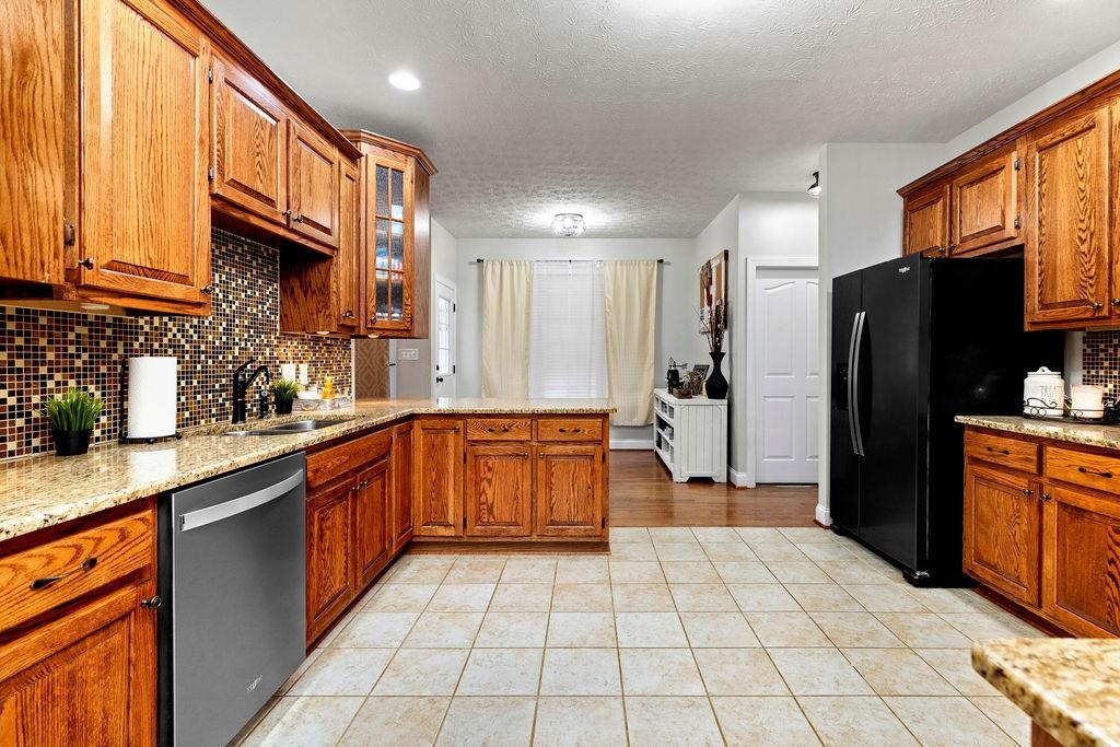 14 OLD OAK DR, STUARTS DRAFT, Virginia 24477, 3 Bedrooms Bedrooms, ,2 BathroomsBathrooms,Residential,14 OLD OAK DR,677867 MLS # 677867