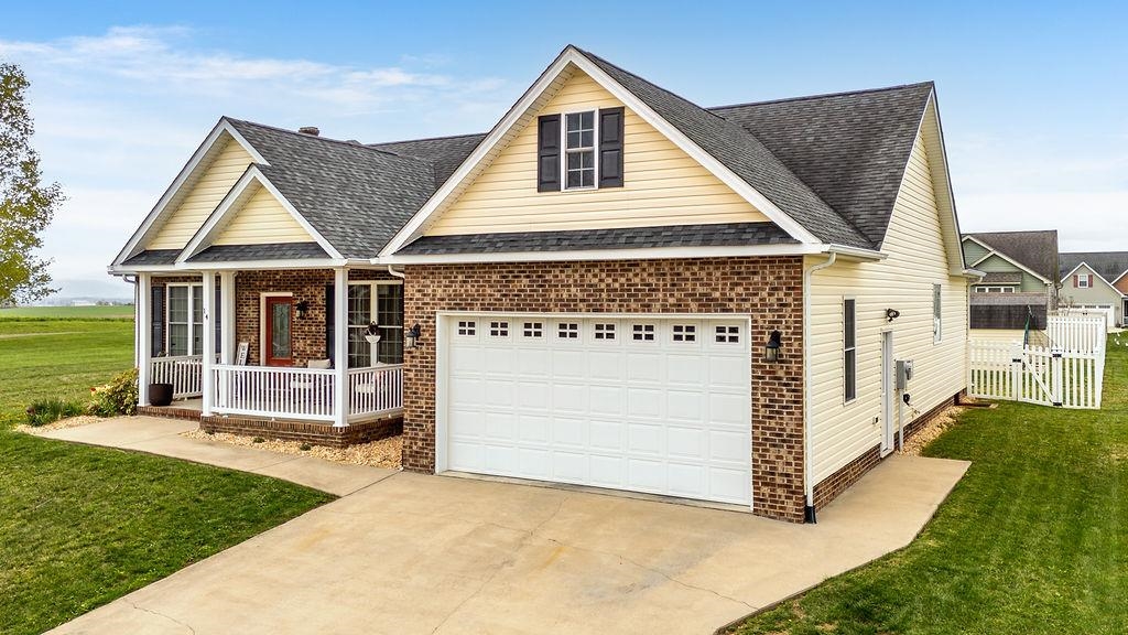 14 OLD OAK DR, STUARTS DRAFT, Virginia 24477, 3 Bedrooms Bedrooms, ,2 BathroomsBathrooms,Residential,14 OLD OAK DR,677867 MLS # 677867