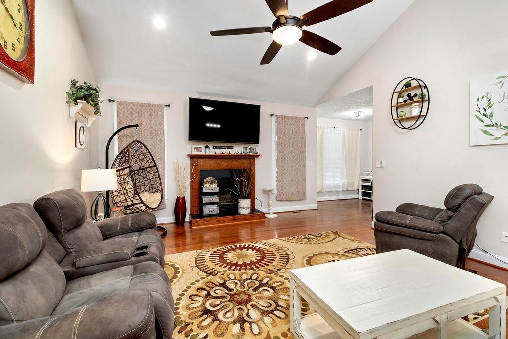 14 OLD OAK DR, STUARTS DRAFT, Virginia 24477, 3 Bedrooms Bedrooms, ,2 BathroomsBathrooms,Residential,14 OLD OAK DR,677867 MLS # 677867