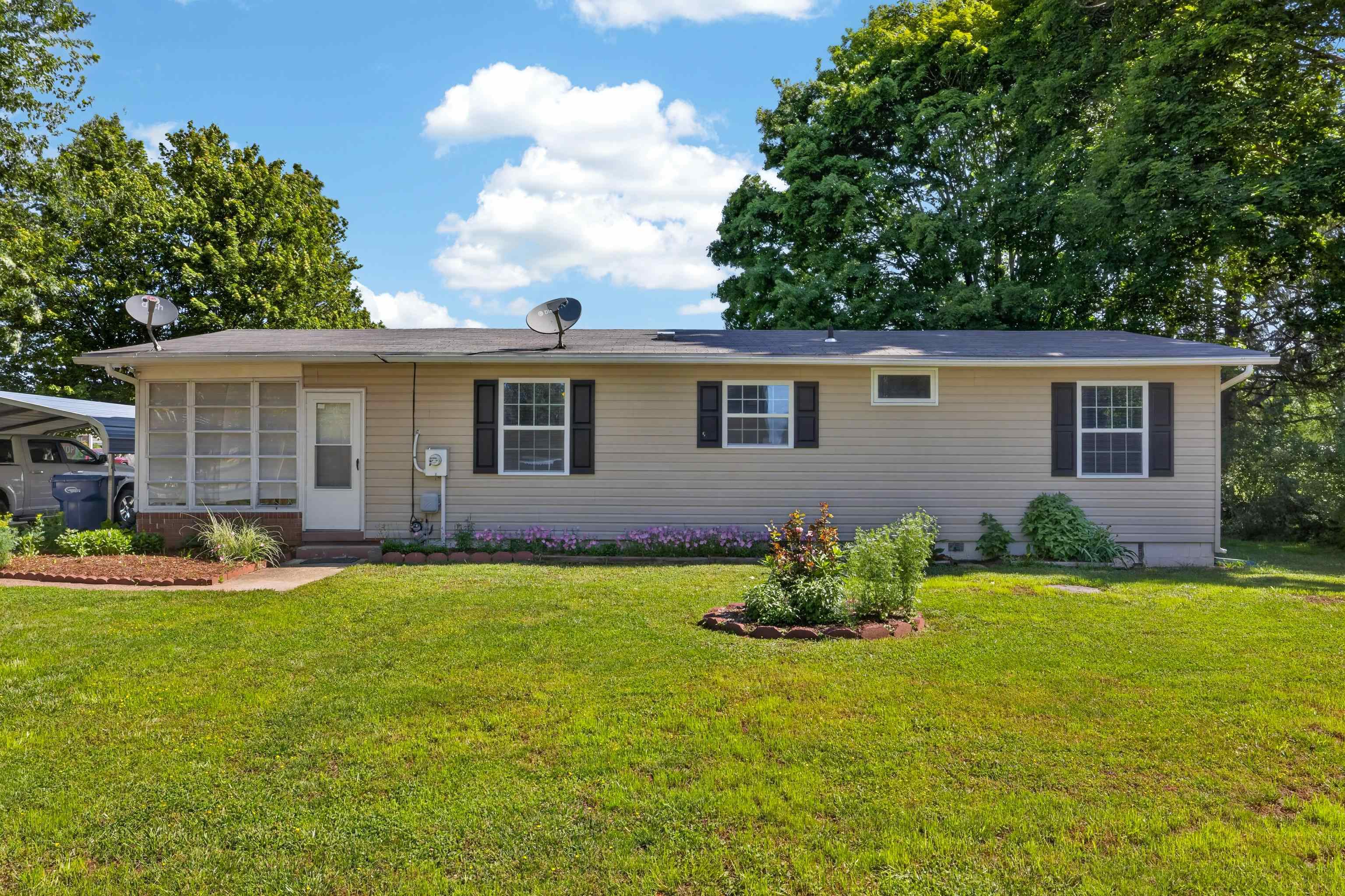 409 13TH ST, GROTTOES, Virginia 24441, 3 Bedrooms Bedrooms, ,1 BathroomBathrooms,Residential,409 13TH ST,677873 MLS # 677873