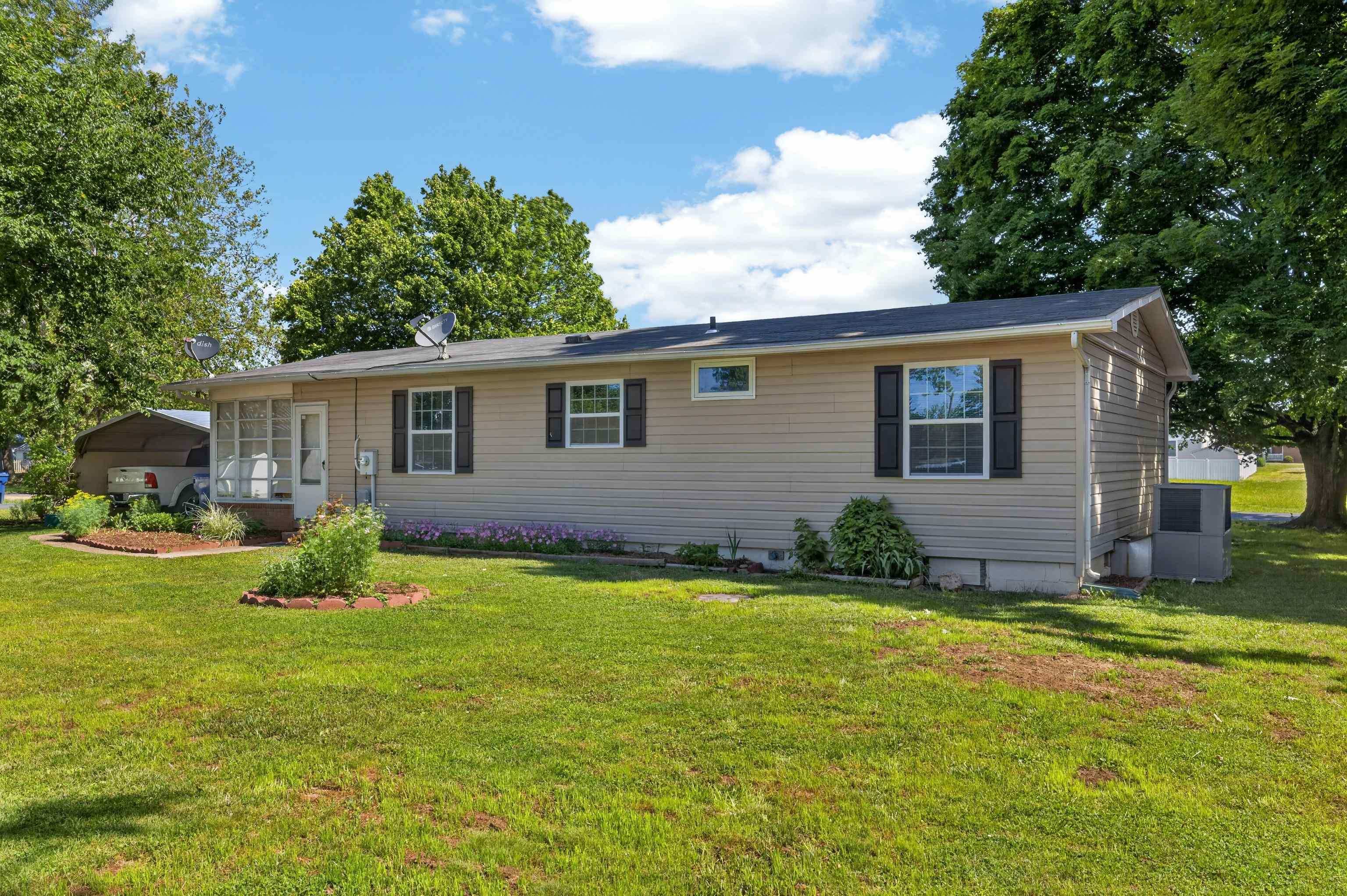 409 13TH ST, GROTTOES, Virginia 24441, 3 Bedrooms Bedrooms, ,1 BathroomBathrooms,Residential,409 13TH ST,677873 MLS # 677873