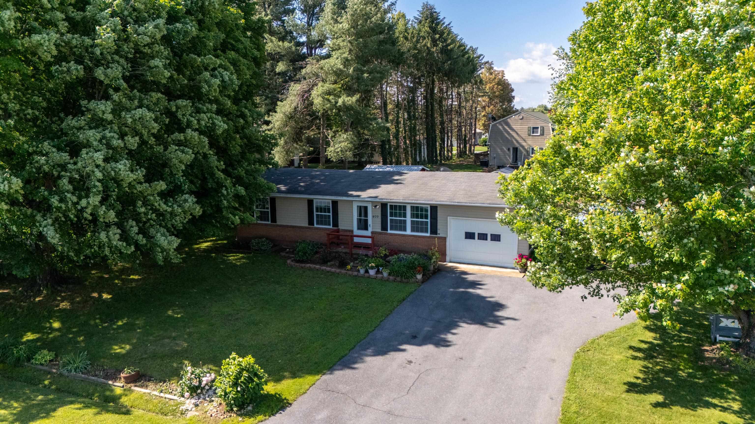 409 13TH ST, GROTTOES, Virginia 24441, 3 Bedrooms Bedrooms, ,1 BathroomBathrooms,Residential,409 13TH ST,677873 MLS # 677873