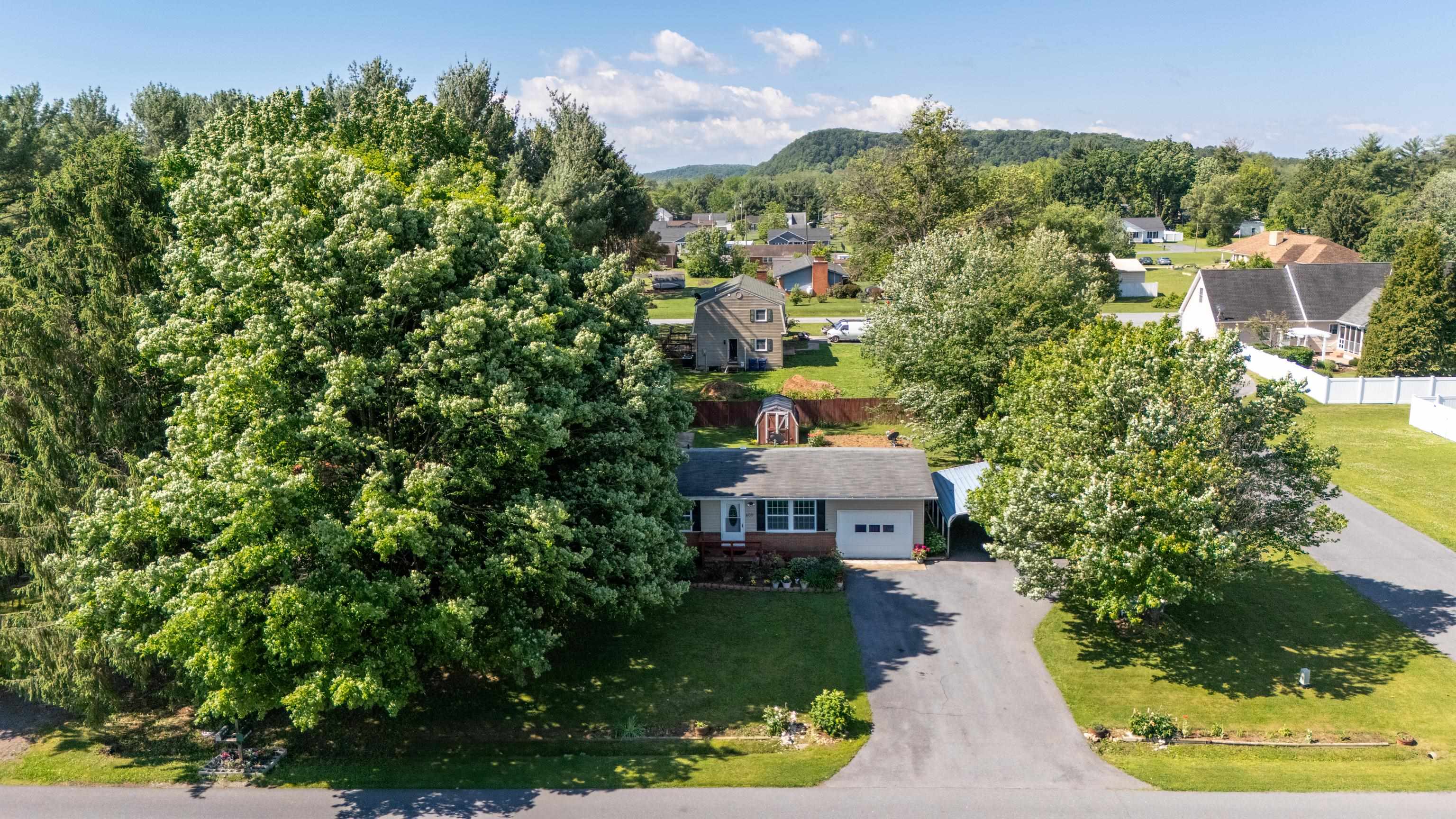 409 13TH ST, GROTTOES, Virginia 24441, 3 Bedrooms Bedrooms, ,1 BathroomBathrooms,Residential,409 13TH ST,677873 MLS # 677873