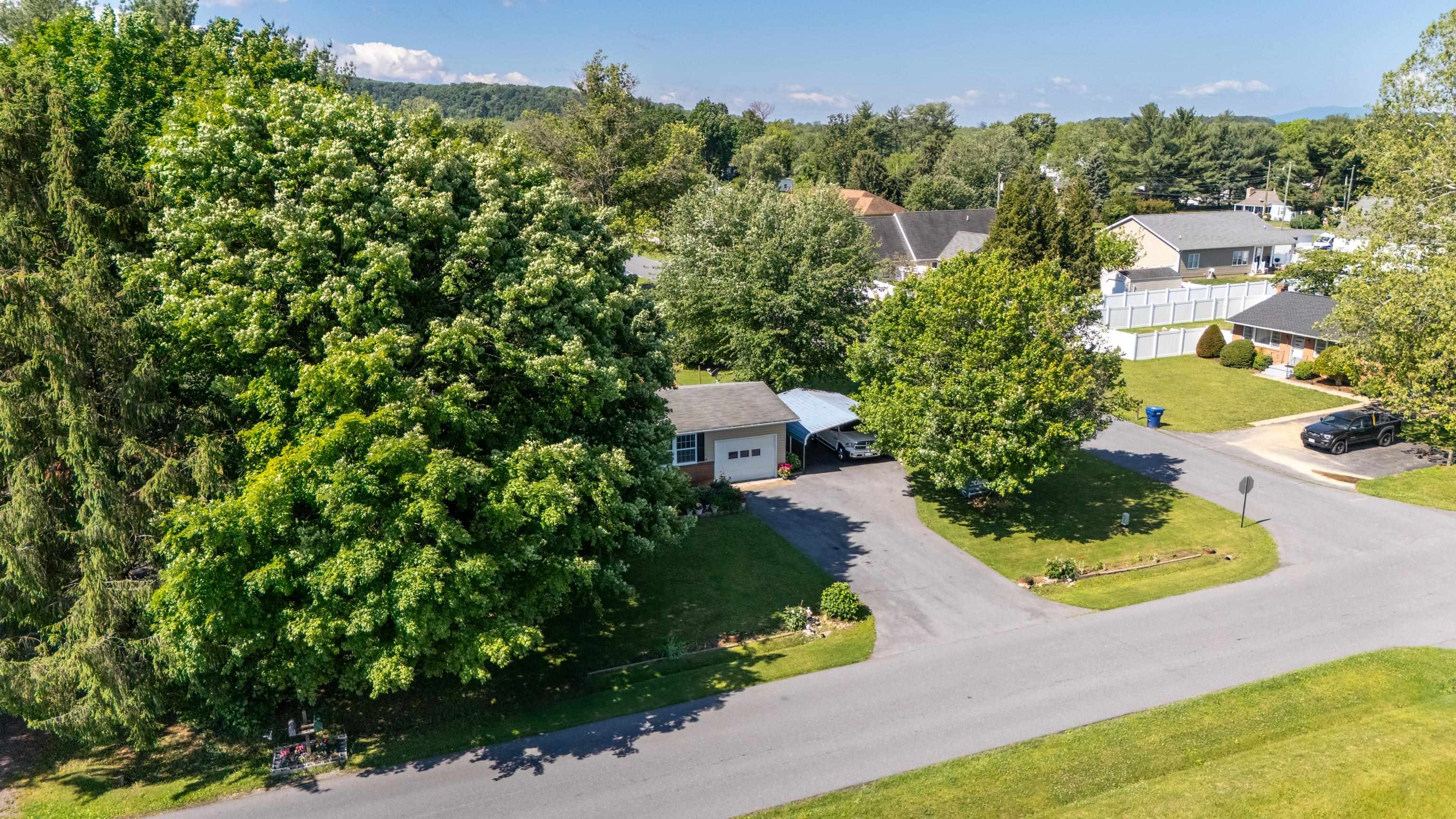 409 13TH ST, GROTTOES, Virginia 24441, 3 Bedrooms Bedrooms, ,1 BathroomBathrooms,Residential,409 13TH ST,677873 MLS # 677873