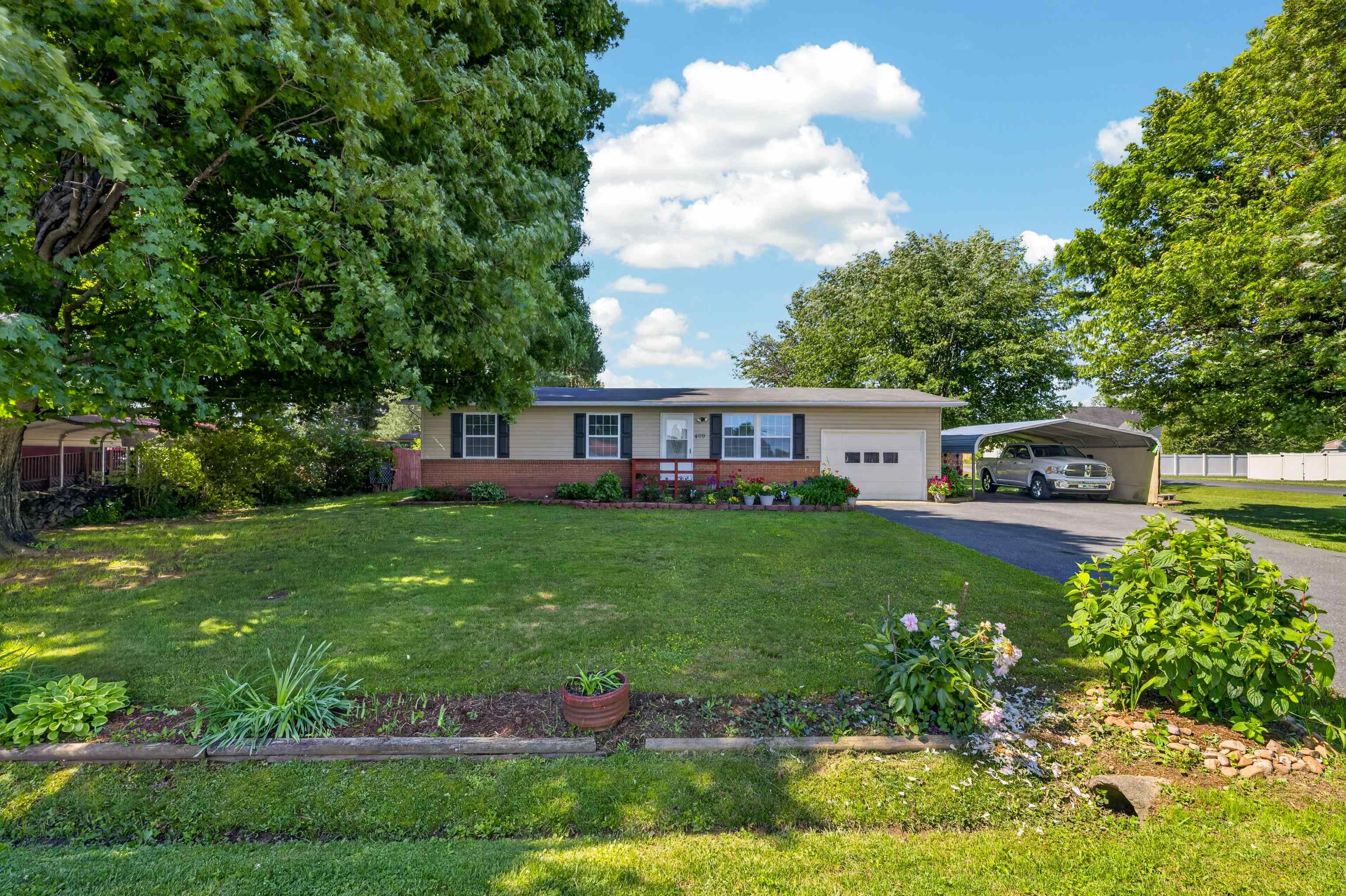 409 13TH ST, GROTTOES, Virginia 24441, 3 Bedrooms Bedrooms, ,1 BathroomBathrooms,Residential,409 13TH ST,677873 MLS # 677873