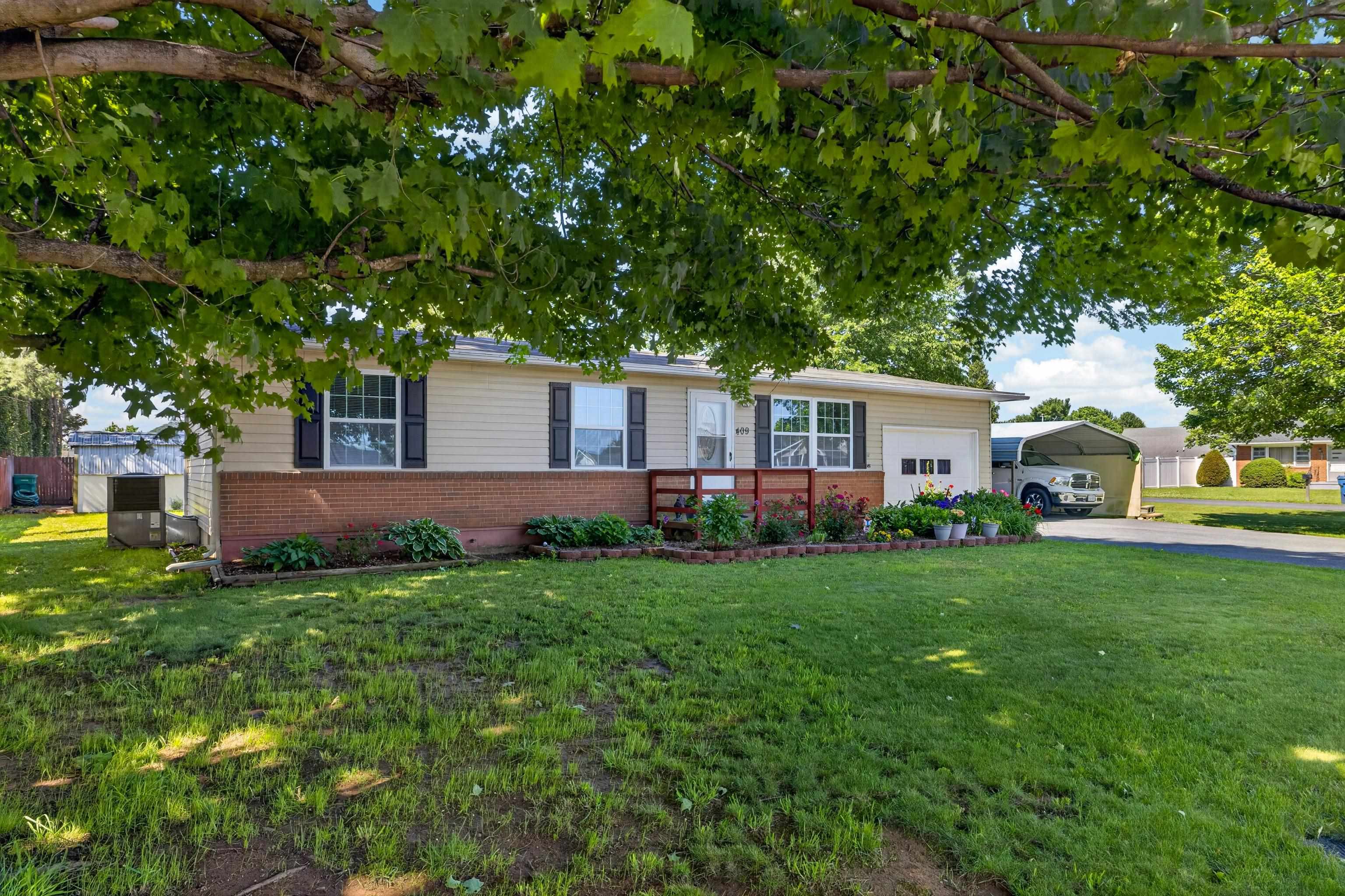 409 13TH ST, GROTTOES, Virginia 24441, 3 Bedrooms Bedrooms, ,1 BathroomBathrooms,Residential,409 13TH ST,677873 MLS # 677873