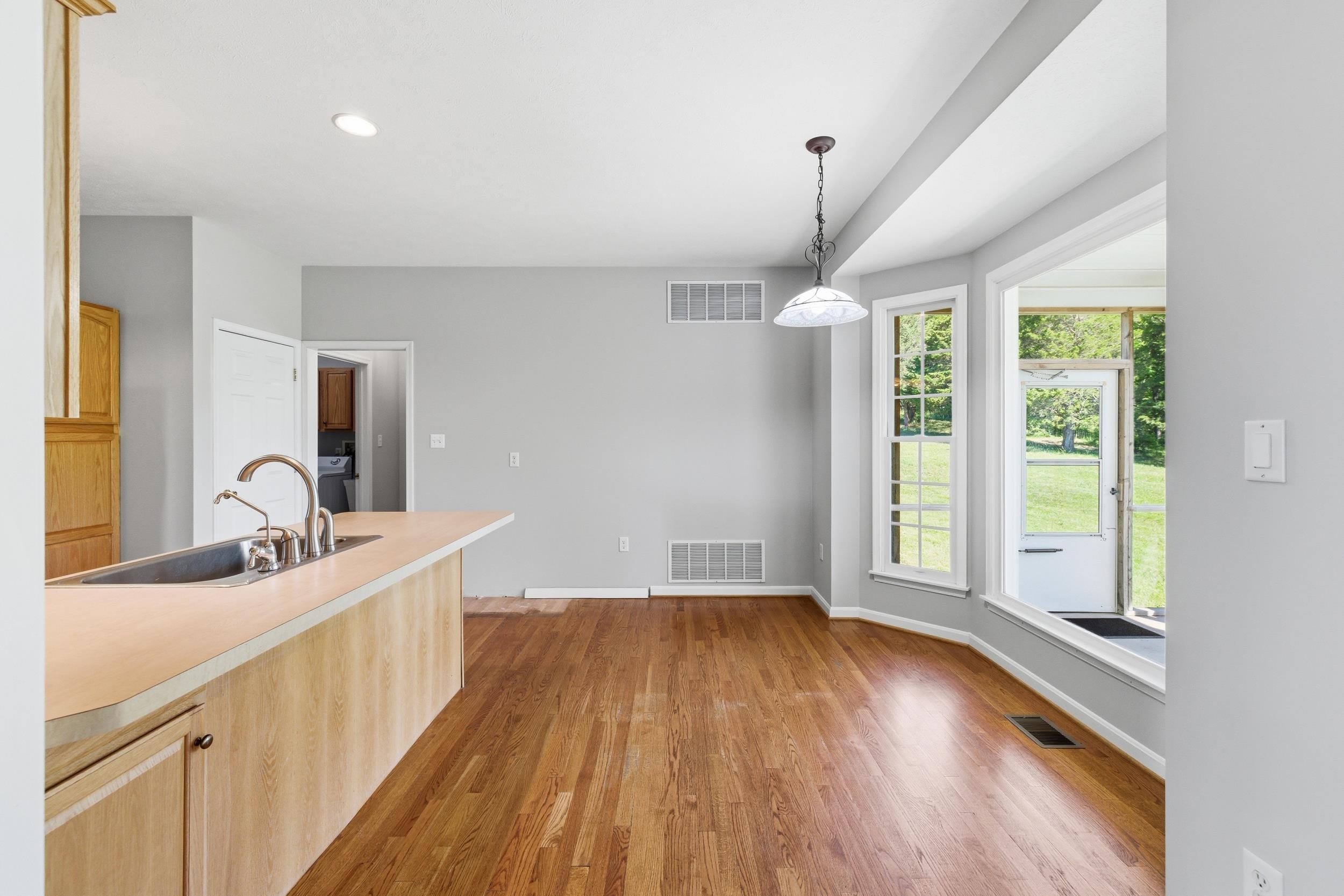 128 FAIRVIEW CIR, WOODSTOCK, Virginia 22664, 5 Bedrooms Bedrooms, ,4 BathroomsBathrooms,Residential,128 FAIRVIEW CIR,677878 MLS # 677878