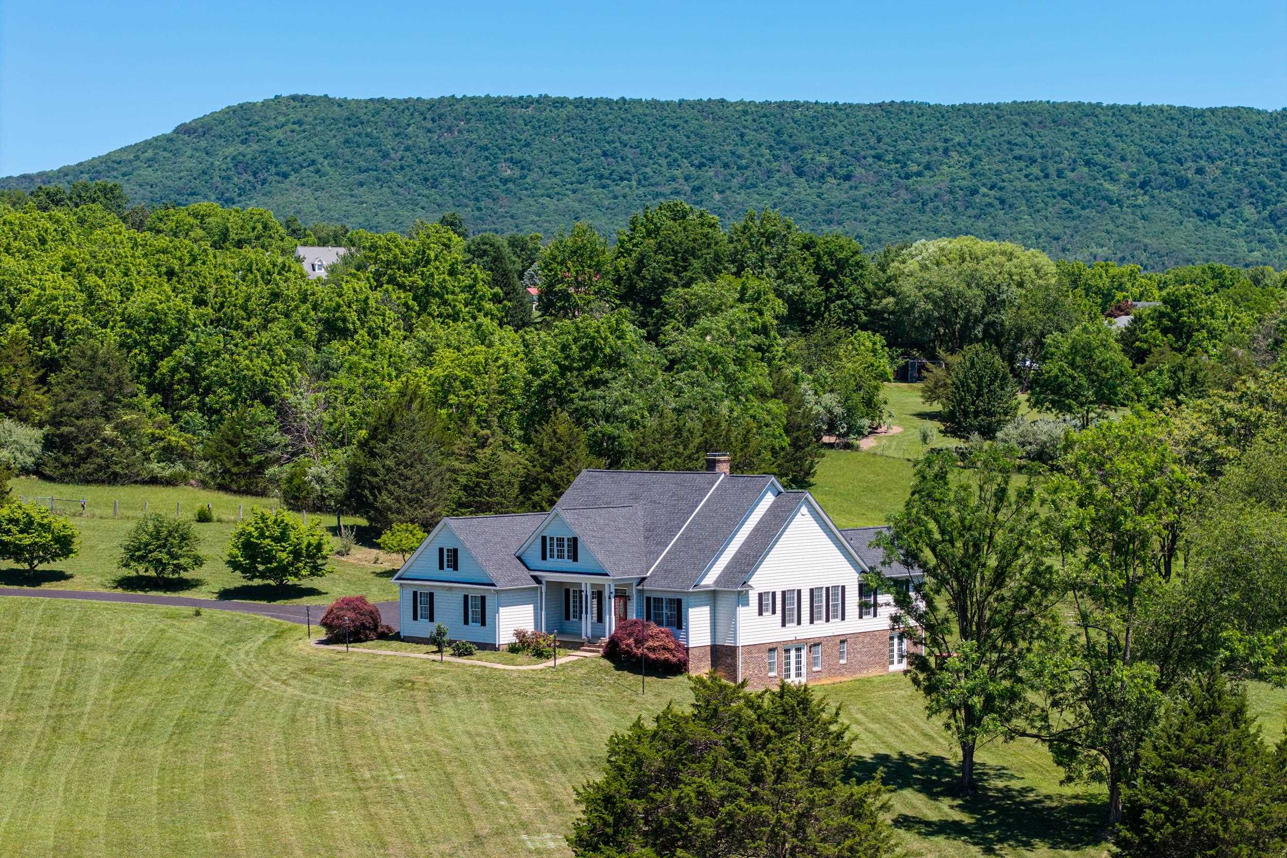 128 FAIRVIEW CIR, WOODSTOCK, Virginia 22664, 5 Bedrooms Bedrooms, ,4 BathroomsBathrooms,Residential,128 FAIRVIEW CIR,677878 MLS # 677878
