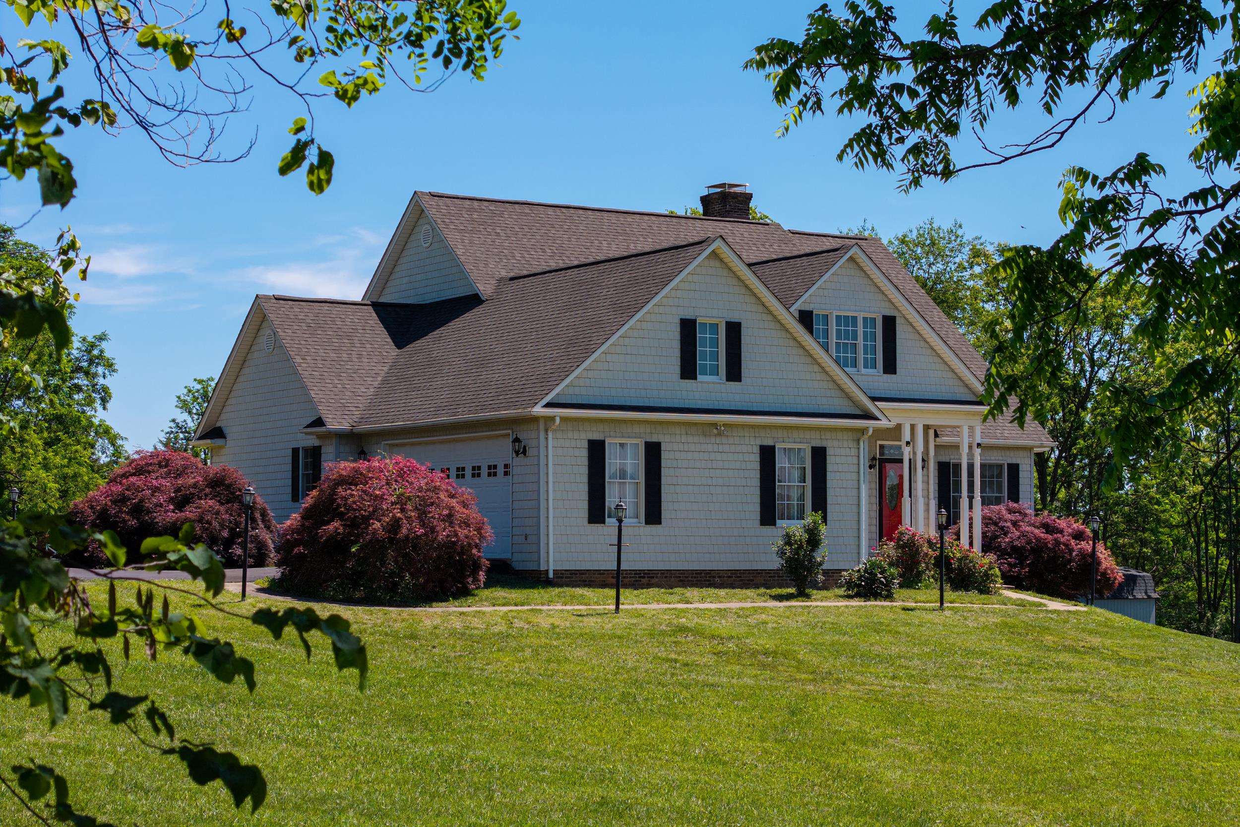 128 FAIRVIEW CIR, WOODSTOCK, Virginia 22664, 5 Bedrooms Bedrooms, ,4 BathroomsBathrooms,Residential,128 FAIRVIEW CIR,677878 MLS # 677878