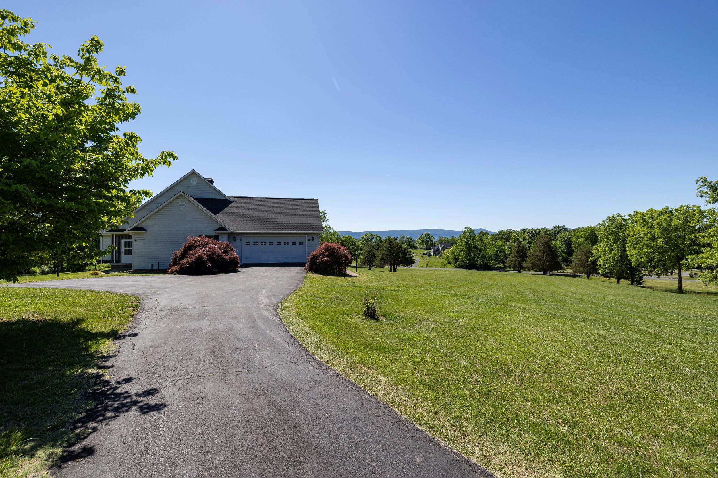128 FAIRVIEW CIR, WOODSTOCK, Virginia 22664, 5 Bedrooms Bedrooms, ,4 BathroomsBathrooms,Residential,128 FAIRVIEW CIR,677878 MLS # 677878