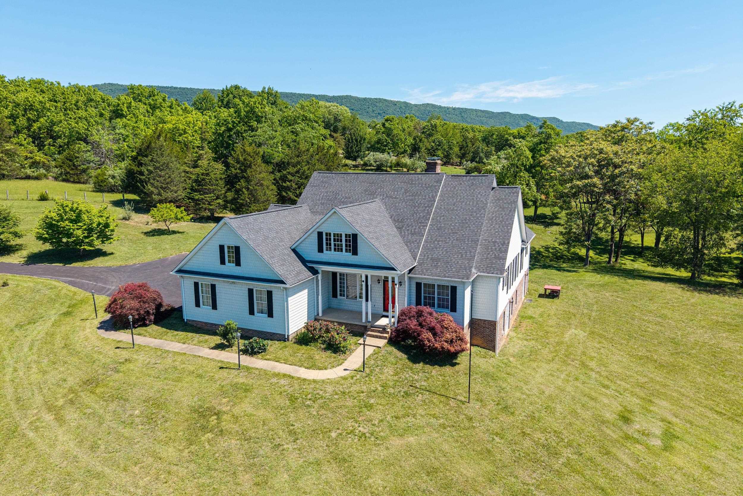 128 FAIRVIEW CIR, WOODSTOCK, Virginia 22664, 5 Bedrooms Bedrooms, ,4 BathroomsBathrooms,Residential,128 FAIRVIEW CIR,677878 MLS # 677878