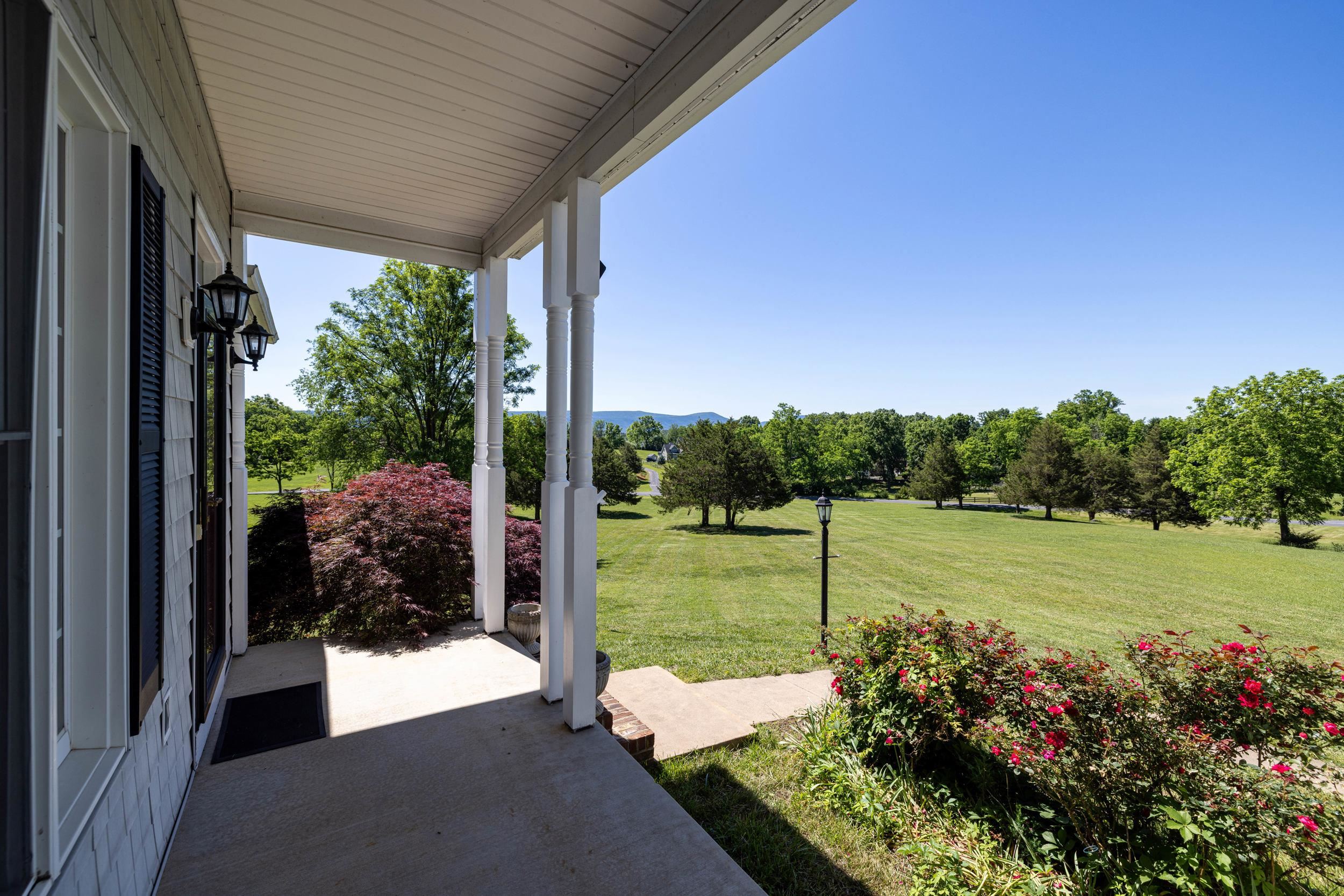 128 FAIRVIEW CIR, WOODSTOCK, Virginia 22664, 5 Bedrooms Bedrooms, ,4 BathroomsBathrooms,Residential,128 FAIRVIEW CIR,677878 MLS # 677878