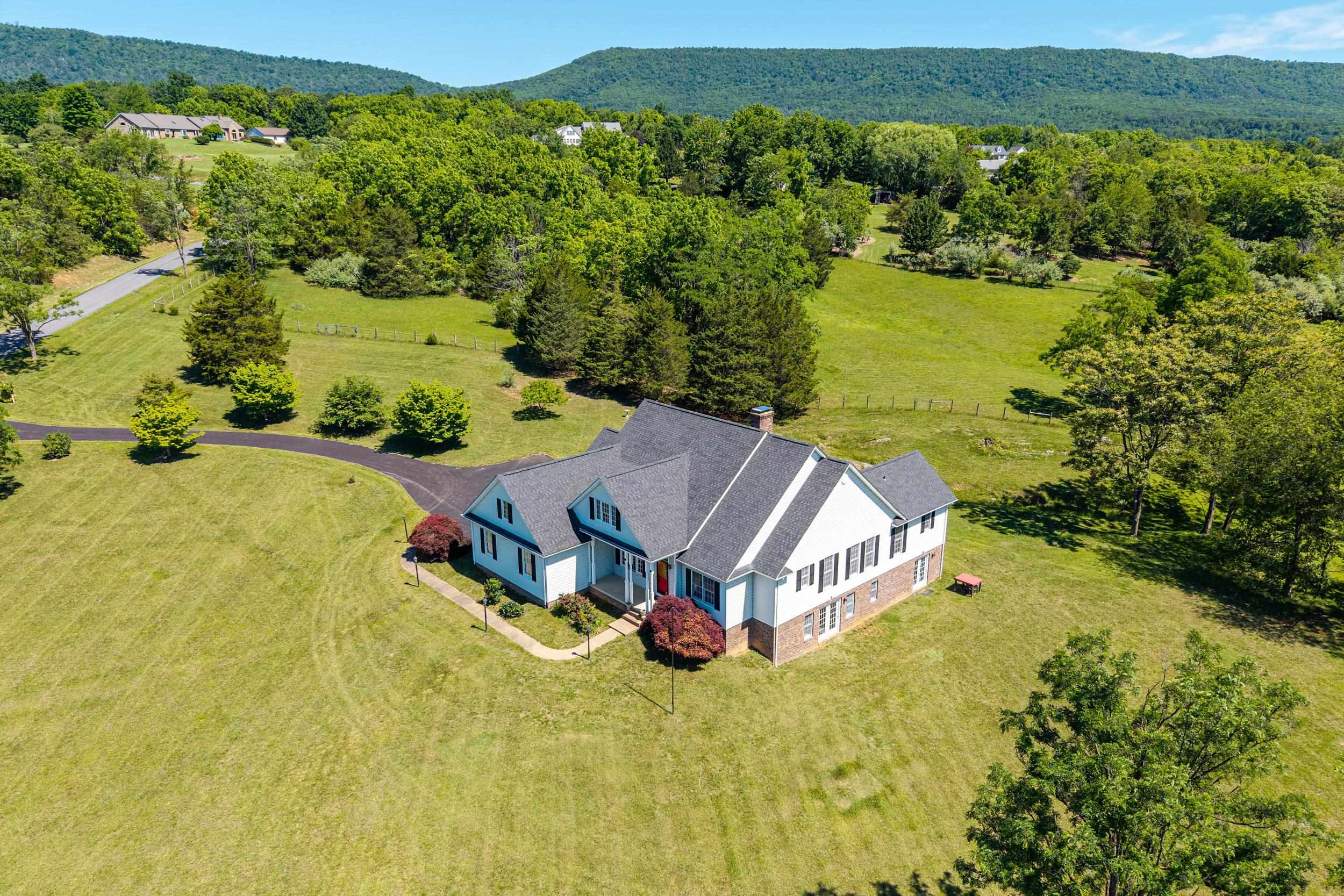 128 FAIRVIEW CIR, WOODSTOCK, Virginia 22664, 5 Bedrooms Bedrooms, ,4 BathroomsBathrooms,Residential,128 FAIRVIEW CIR,677878 MLS # 677878