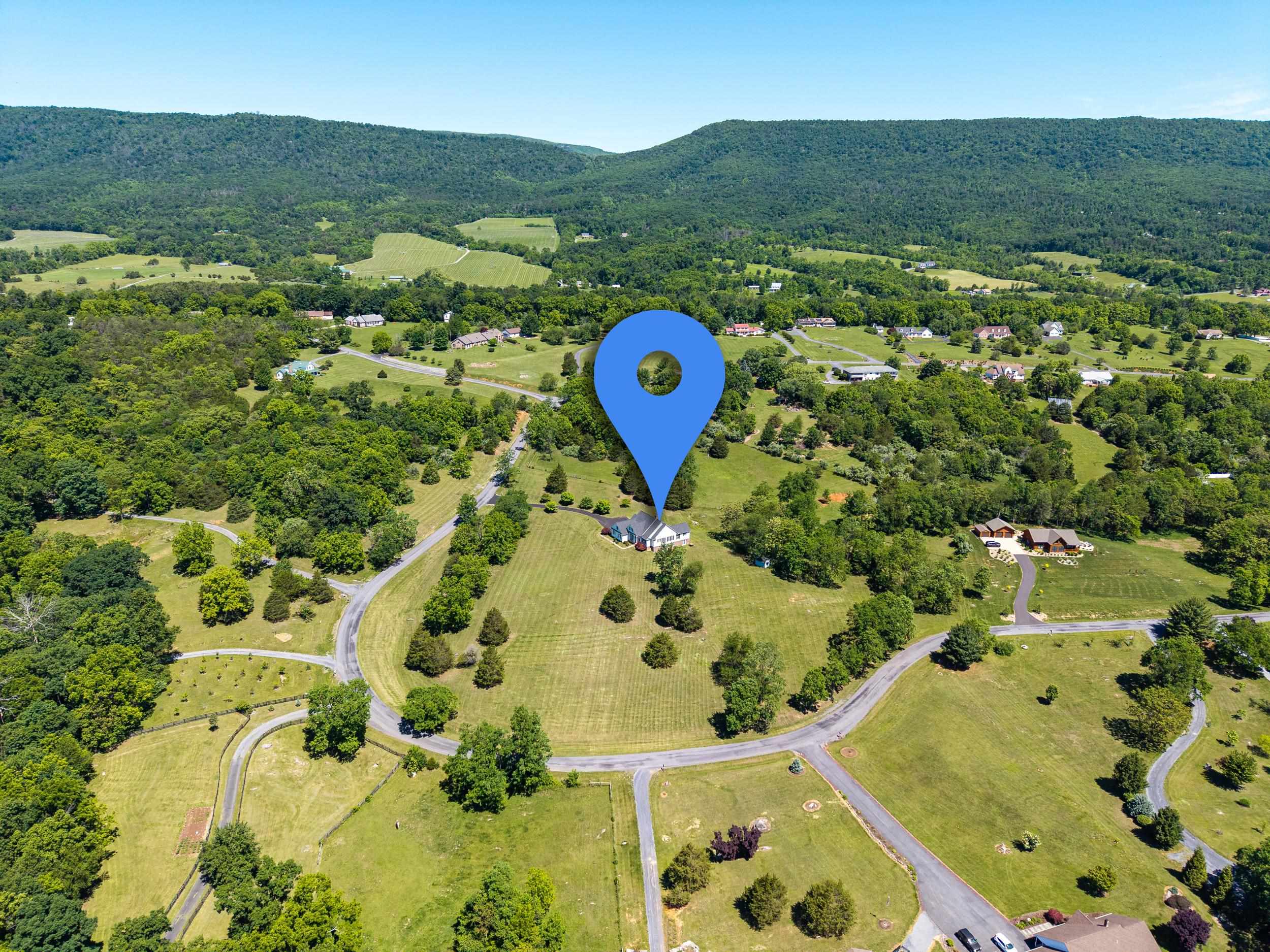 128 FAIRVIEW CIR, WOODSTOCK, Virginia 22664, 5 Bedrooms Bedrooms, ,4 BathroomsBathrooms,Residential,128 FAIRVIEW CIR,677878 MLS # 677878