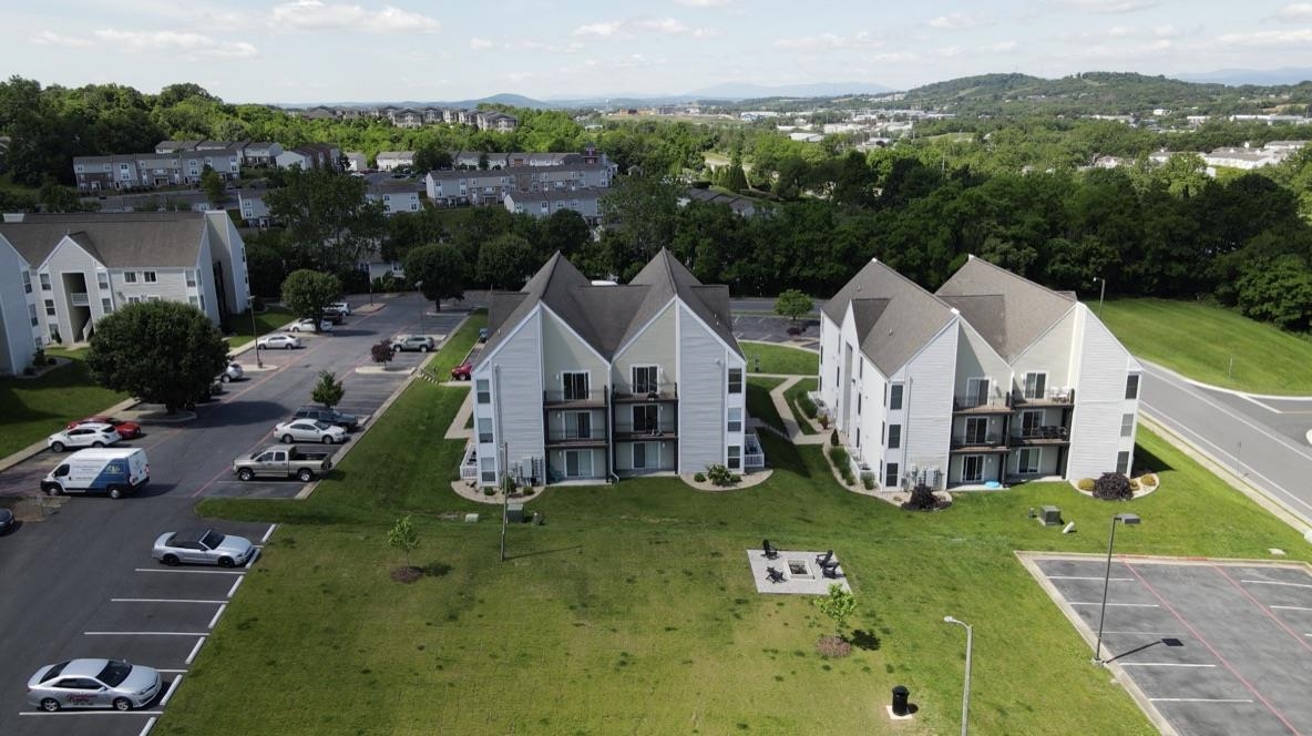 1396 HUNTERS RD, HARRISONBURG, Virginia 22801, 4 Bedrooms Bedrooms, ,2 BathroomsBathrooms,Residential,HUNTERS RIDGE CONDO,1396 HUNTERS RD,677879 MLS # 677879