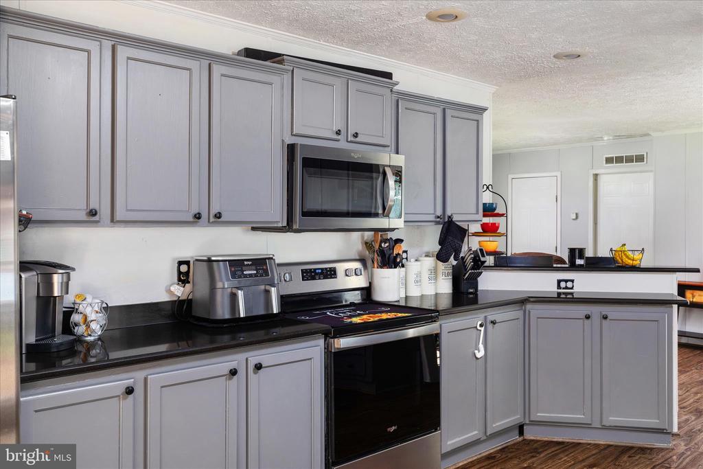 6499 BROWNING RD, CULPEPER, Virginia 22701, 3 Bedrooms Bedrooms, ,2 BathroomsBathrooms,Residential,6499 BROWNING RD,VAOR2014262 MLS # VAOR2014262