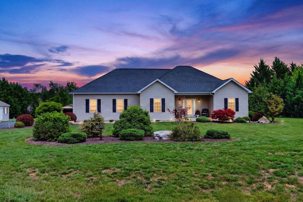 29 KENNEDY RIDGE CT, STUARTS DRAFT, Virginia 24477, 3 Bedrooms Bedrooms, ,2 BathroomsBathrooms,Residential,29 KENNEDY RIDGE CT,677896 MLS # 677896