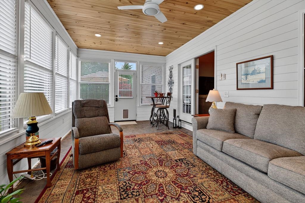 29 KENNEDY RIDGE CT, STUARTS DRAFT, Virginia 24477, 3 Bedrooms Bedrooms, ,2 BathroomsBathrooms,Residential,29 KENNEDY RIDGE CT,677896 MLS # 677896