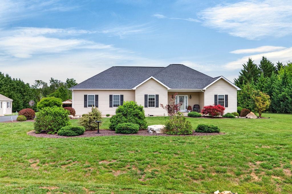 29 KENNEDY RIDGE CT, STUARTS DRAFT, Virginia 24477, 3 Bedrooms Bedrooms, ,2 BathroomsBathrooms,Residential,29 KENNEDY RIDGE CT,677896 MLS # 677896