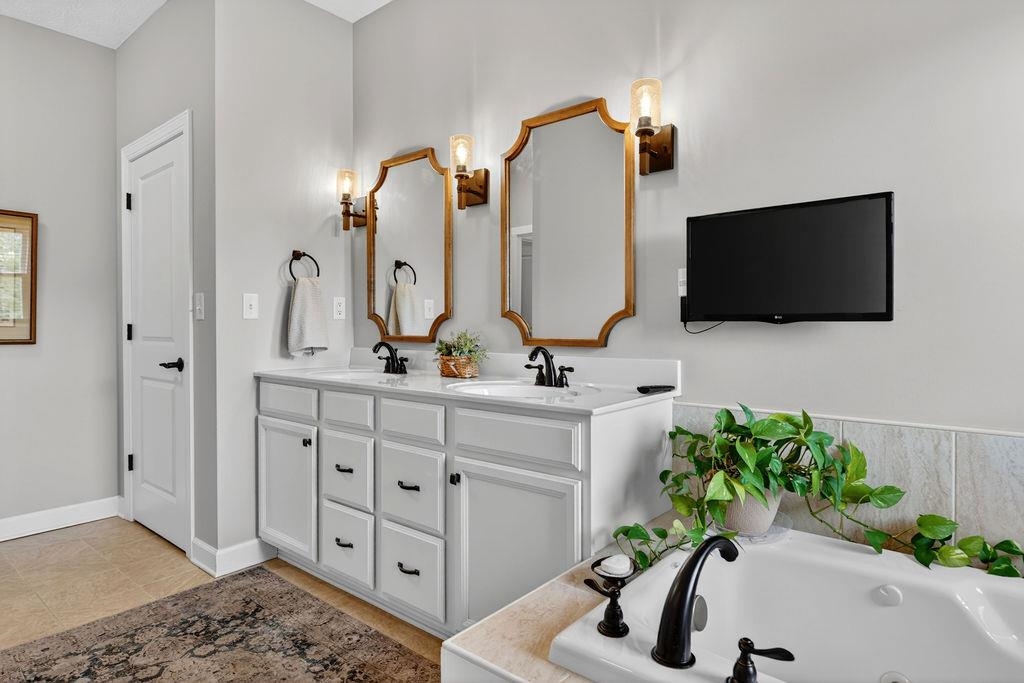 29 KENNEDY RIDGE CT, STUARTS DRAFT, Virginia 24477, 3 Bedrooms Bedrooms, ,2 BathroomsBathrooms,Residential,29 KENNEDY RIDGE CT,677896 MLS # 677896