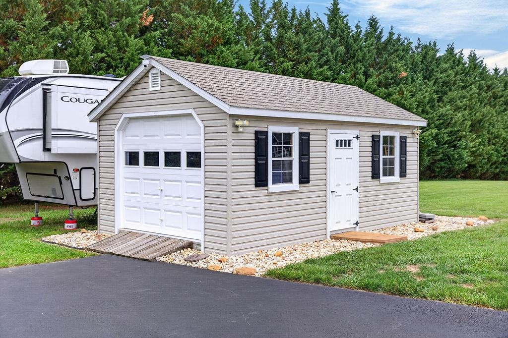 29 KENNEDY RIDGE CT, STUARTS DRAFT, Virginia 24477, 3 Bedrooms Bedrooms, ,2 BathroomsBathrooms,Residential,29 KENNEDY RIDGE CT,677896 MLS # 677896