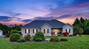 29 KENNEDY RIDGE CT, STUARTS DRAFT, Virginia 24477, 3 Bedrooms Bedrooms, ,2 BathroomsBathrooms,Residential,29 KENNEDY RIDGE CT,677896 MLS # 677896