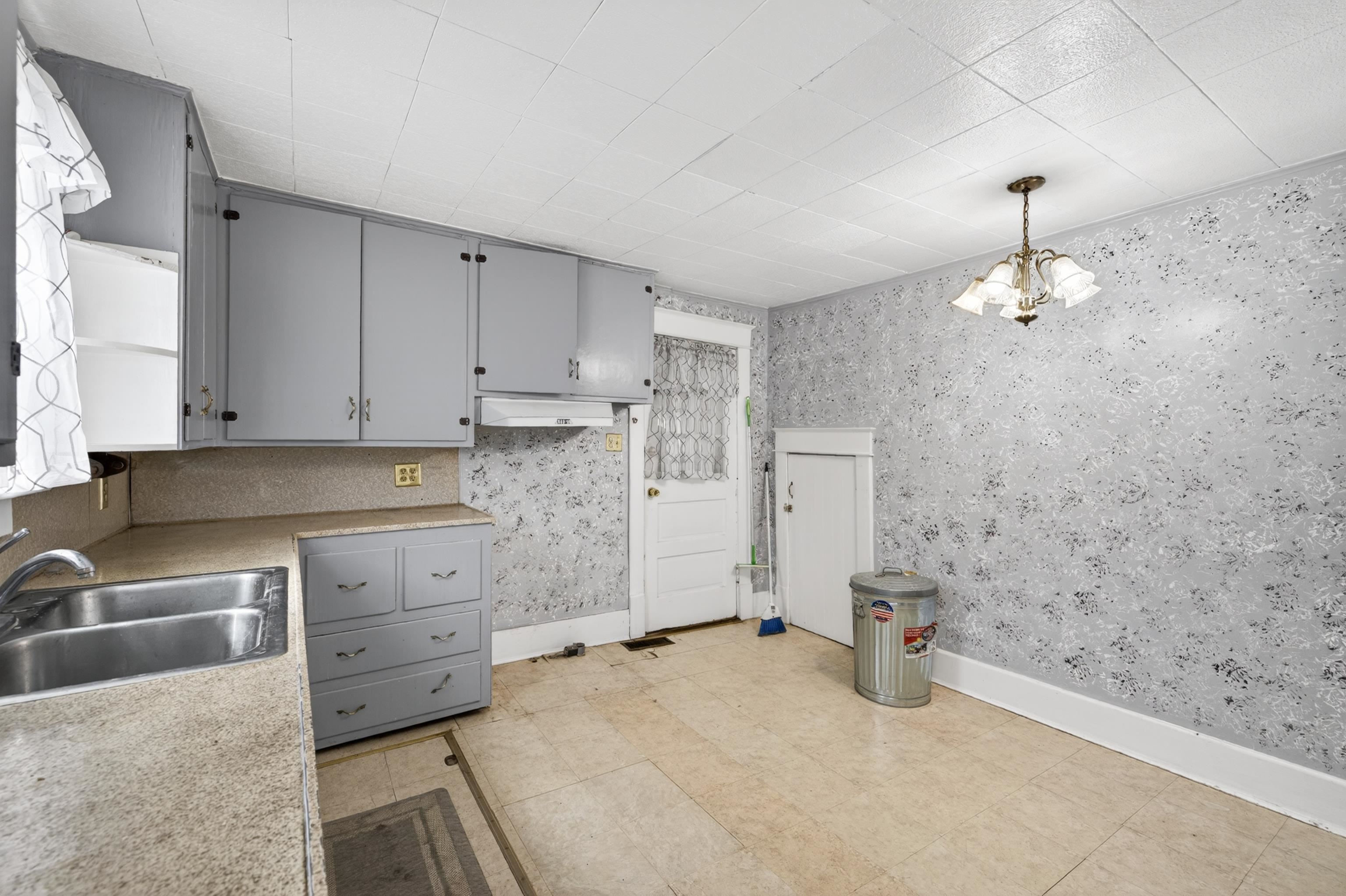 29 PORT REPUBLIC RD, HARRISONBURG, Virginia 22801, 3 Bedrooms Bedrooms, ,2 BathroomsBathrooms,Residential,29 PORT REPUBLIC RD,677903 MLS # 677903