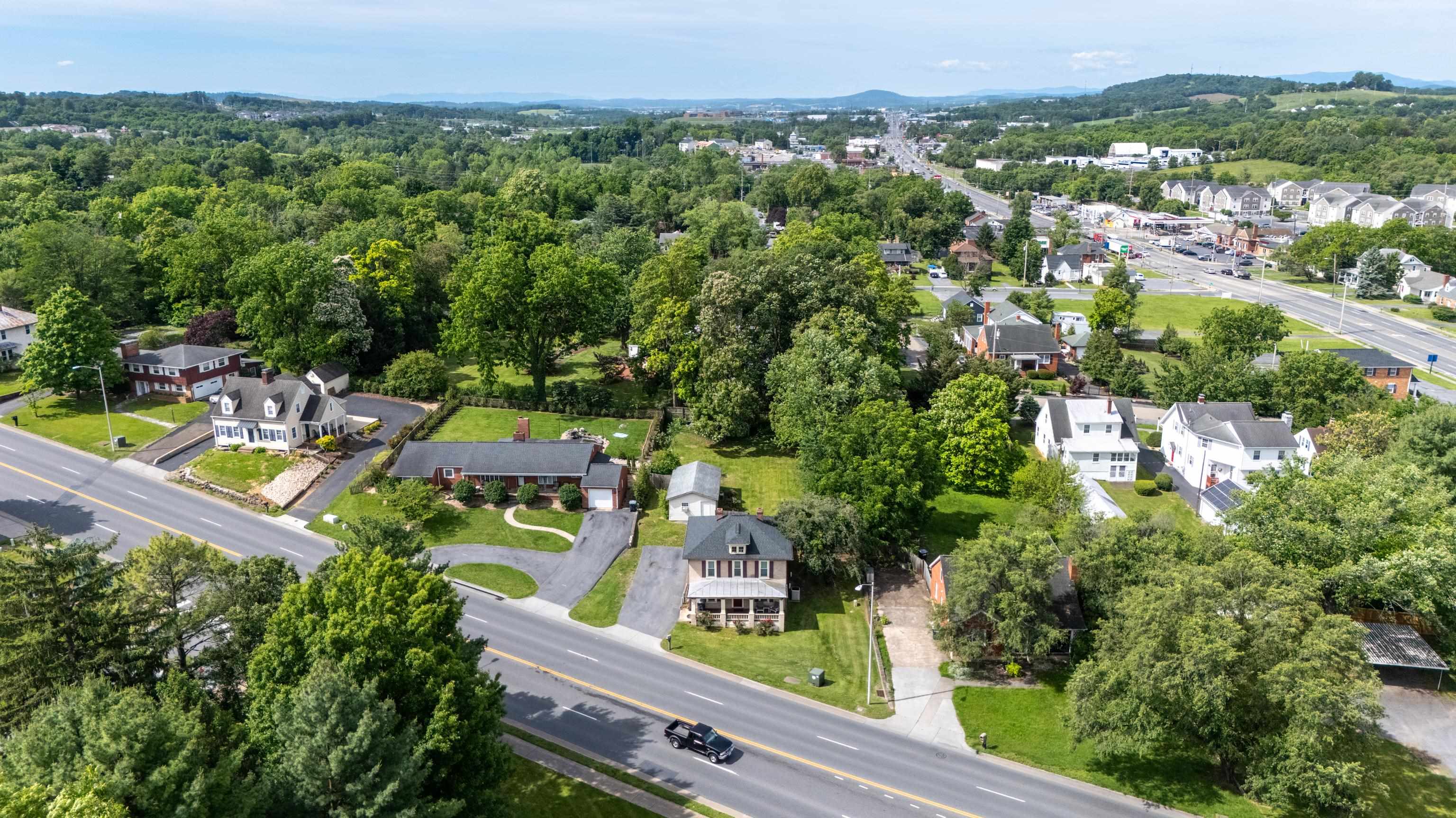 29 PORT REPUBLIC RD, HARRISONBURG, Virginia 22801, 3 Bedrooms Bedrooms, ,2 BathroomsBathrooms,Residential,29 PORT REPUBLIC RD,677903 MLS # 677903